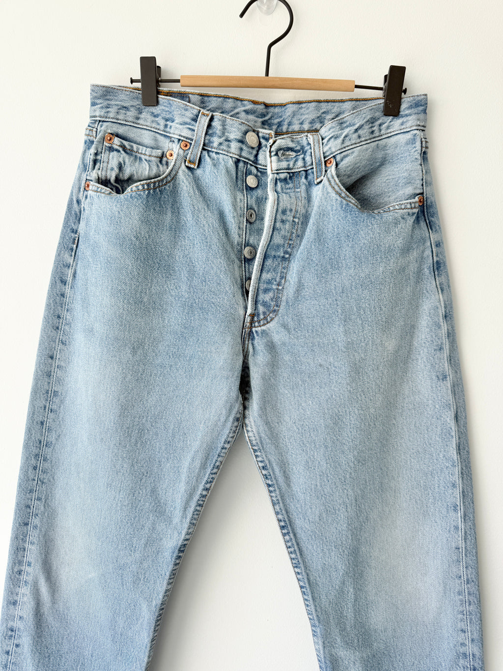W28 L30 vintage Levis 501 27/28” light blue Levi’s 501s 90s