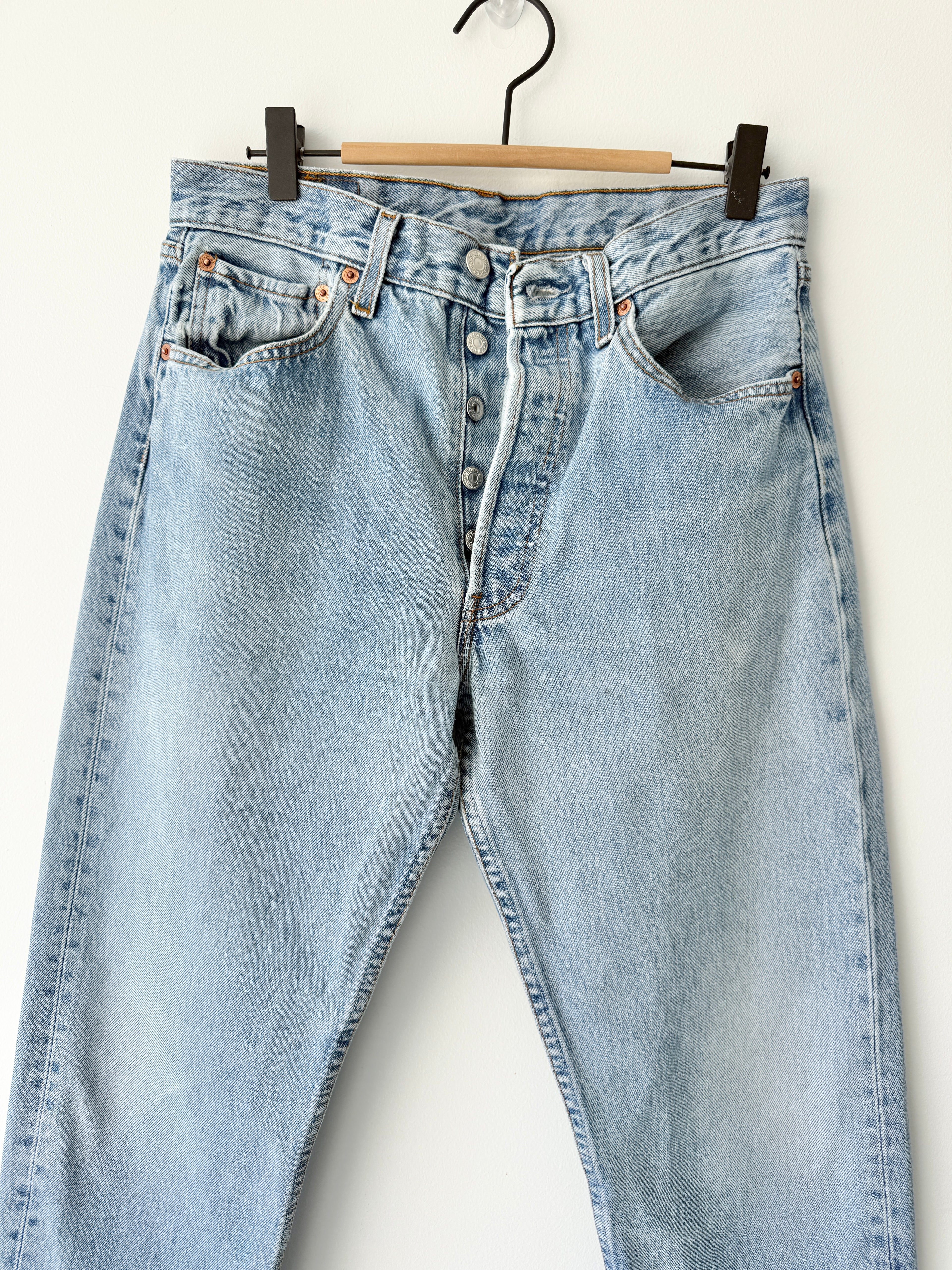 W28 L30 vintage Levis 501 27/28” light blue Levi’s 501s 90s
