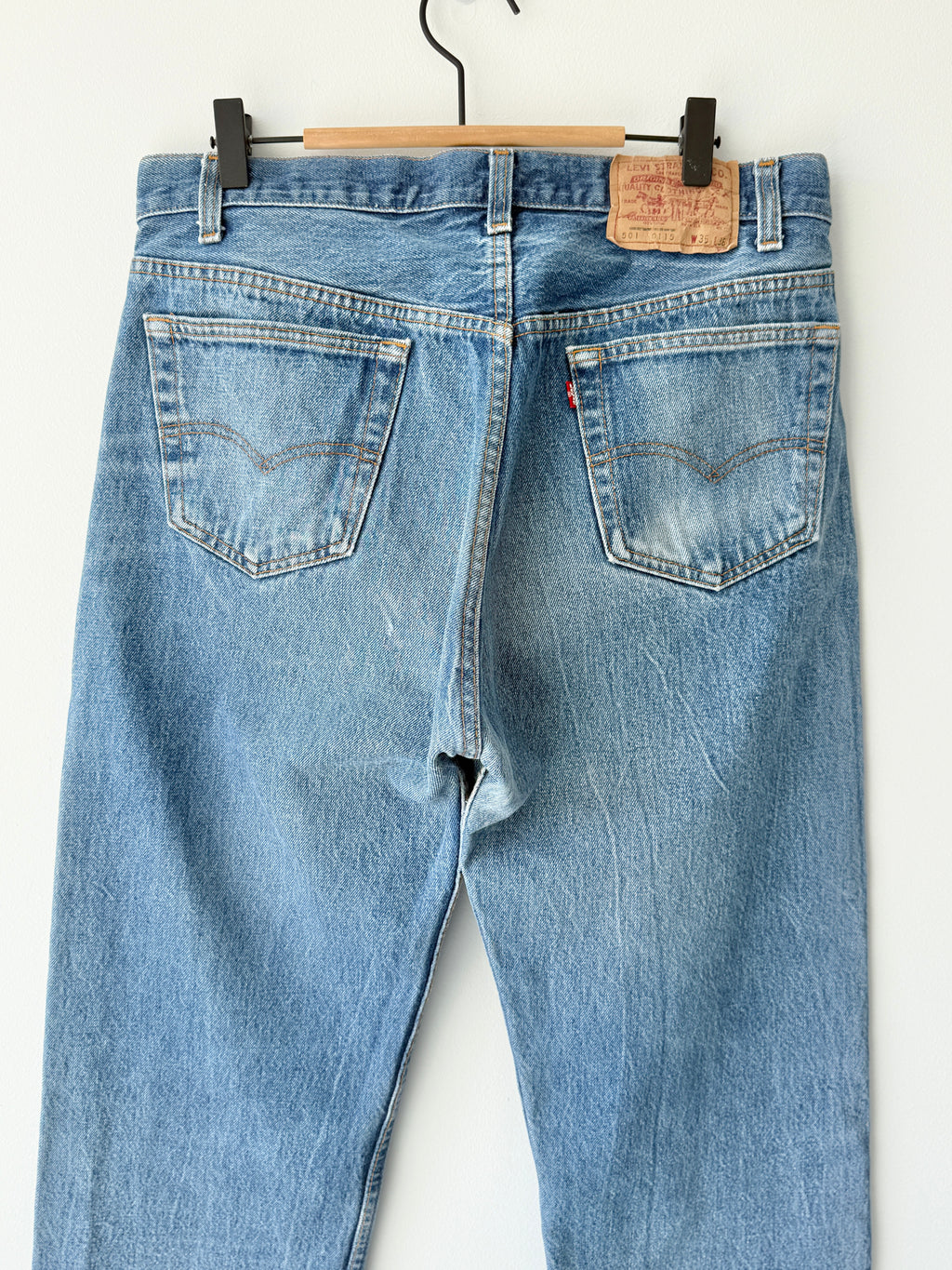 W33 L29 vintage Levis 501 32/33” dark blue faded Levi’s 501s USA 80s