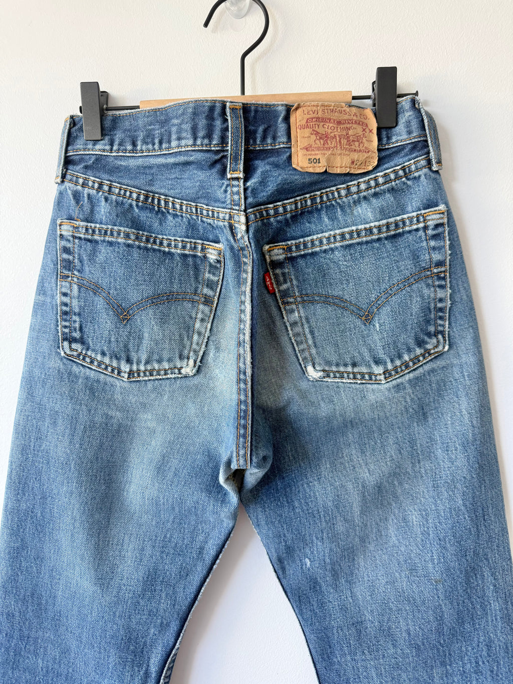 W26 L30 vintage Levis 501 dark blue 25/26” measured waist Y2K levis 501s