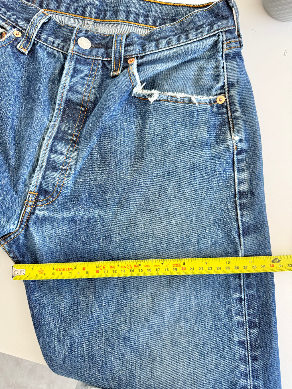 W29 L30 vintage Levis 501 29” measured waist dark indigo faded blue 501s Y2K