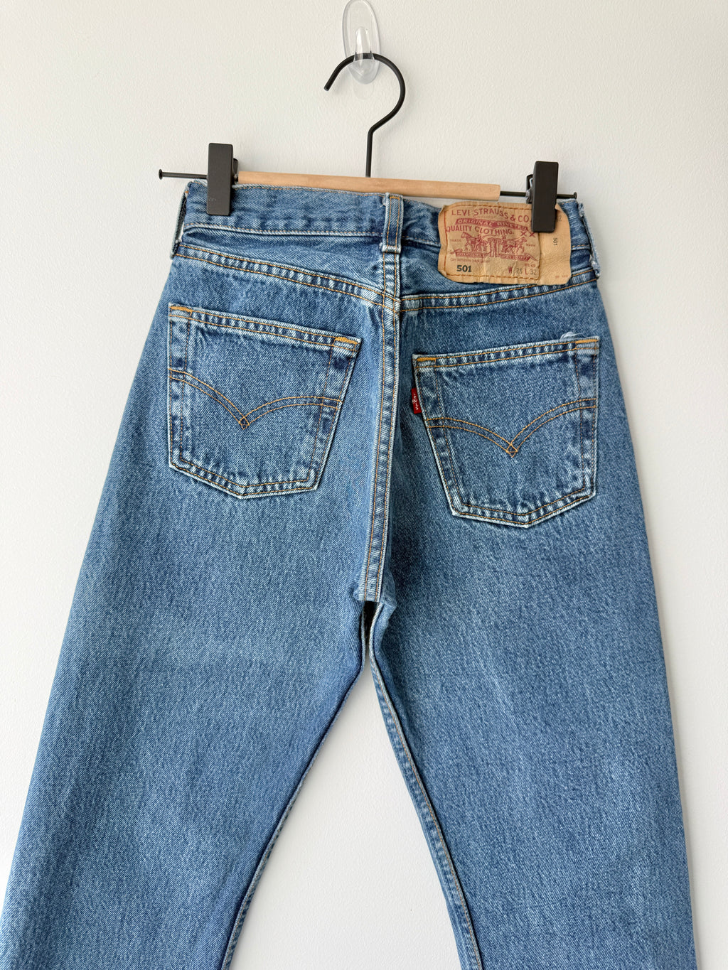 W23 L31 vintage Levis 501s 22/23” measured medium dark blue fade 501s Y2K