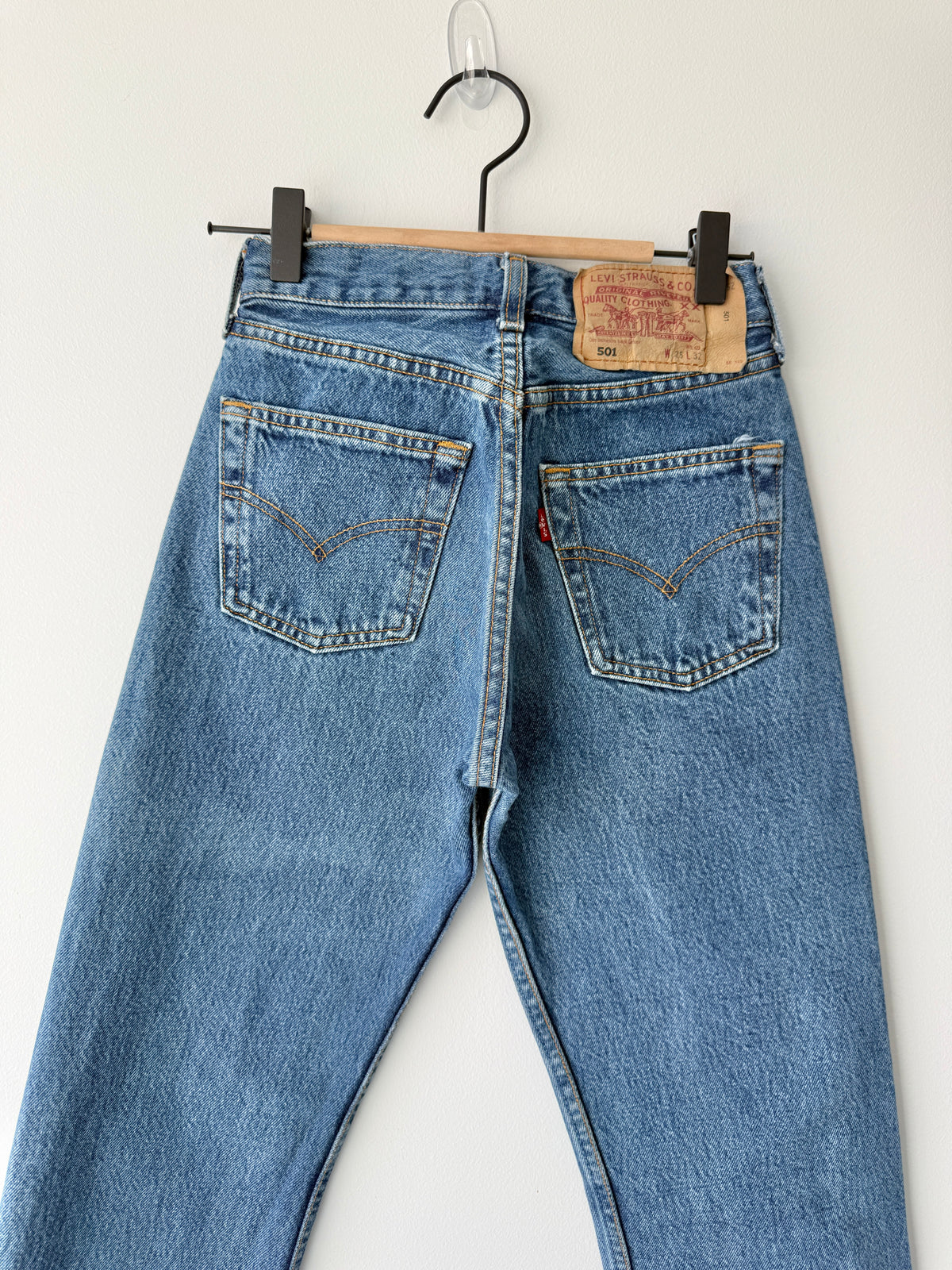 W23 L31 vintage Levis 501s 22/23” measured medium dark blue fade 501s Y2K