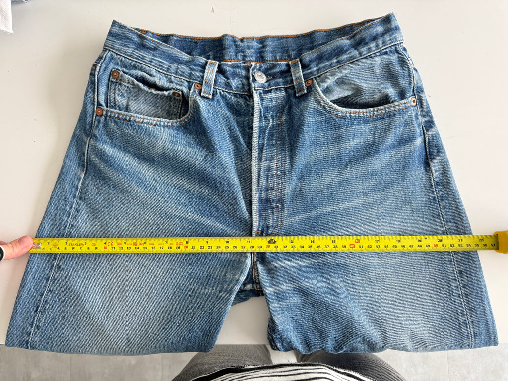 W29 L29 vintage Levis 501 dark faded blue 28/29” measured waist 501s 90s USA