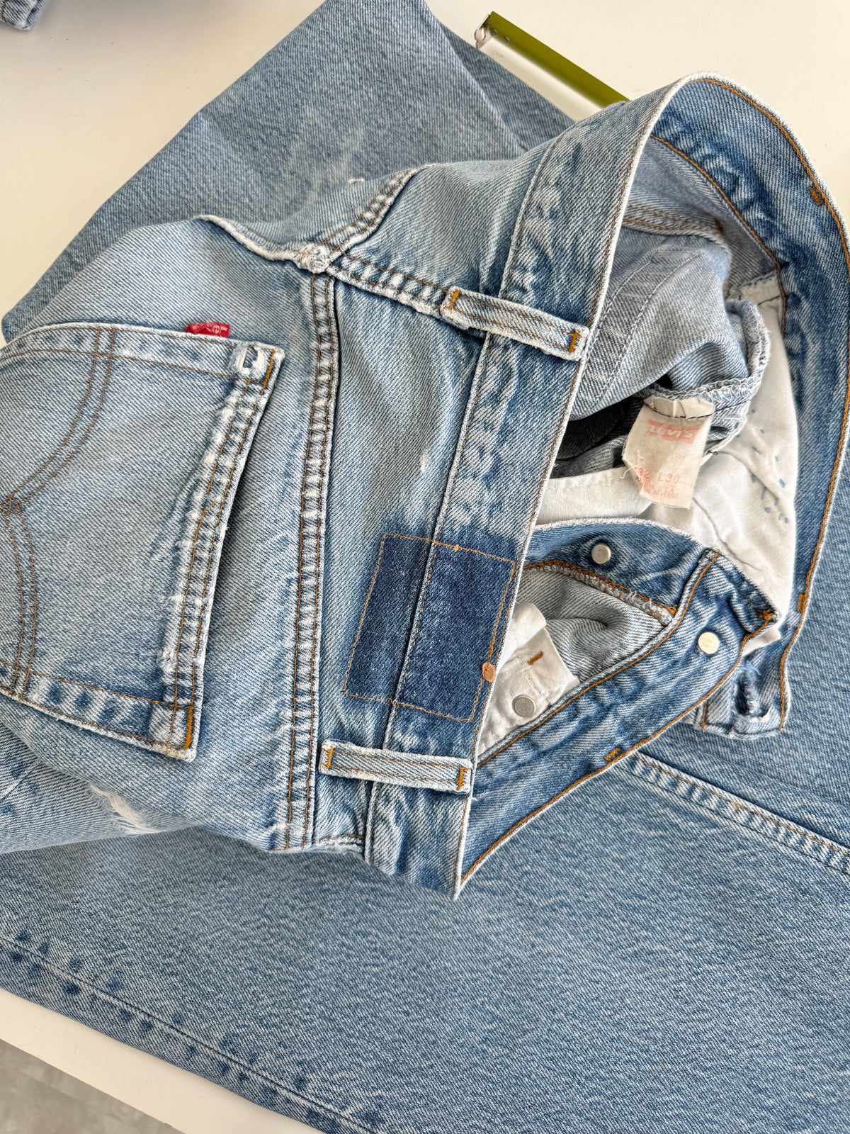 W30 L29 vintage Levis 501 29/30” measured waist faded light blue distressed early 90s USA 501s