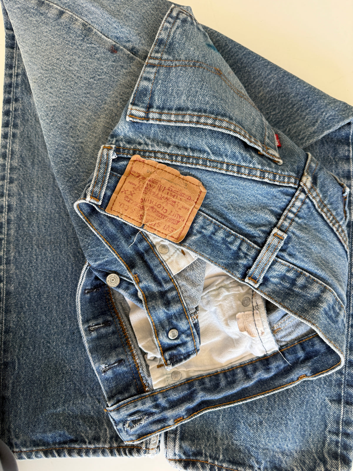 W27 L32 vintage Levis 501s 26/27” measured light blue faded 80s USA 501s