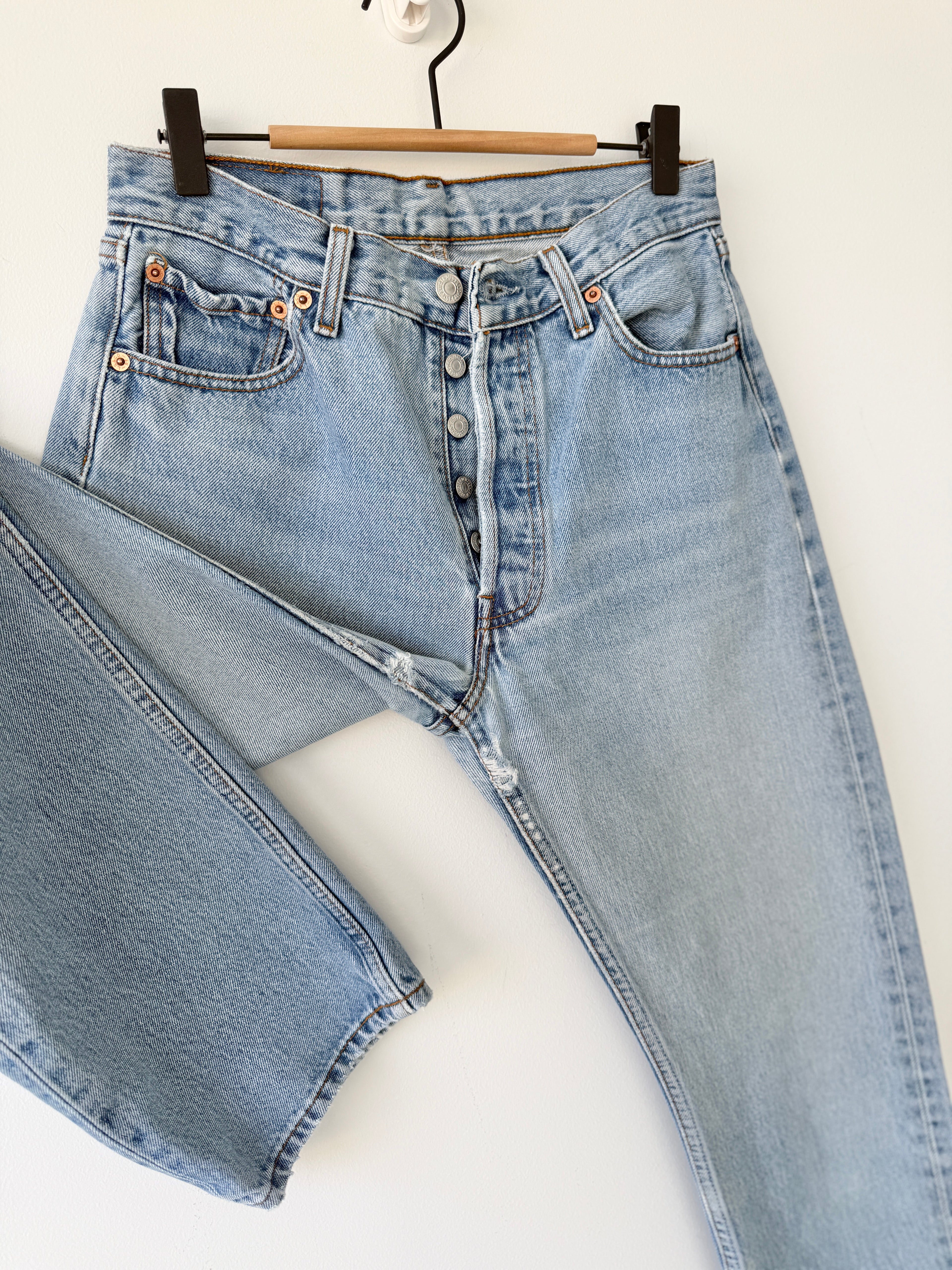 W28 L30 vintage Levis 501 27-28” measured light faded blue 90s Levi’s 501s
