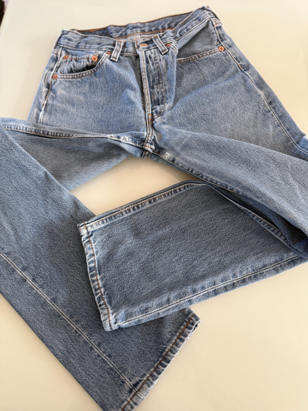 W25 L30 vintage Levis 501 24-25” medium blue 90s Levi’s 501s