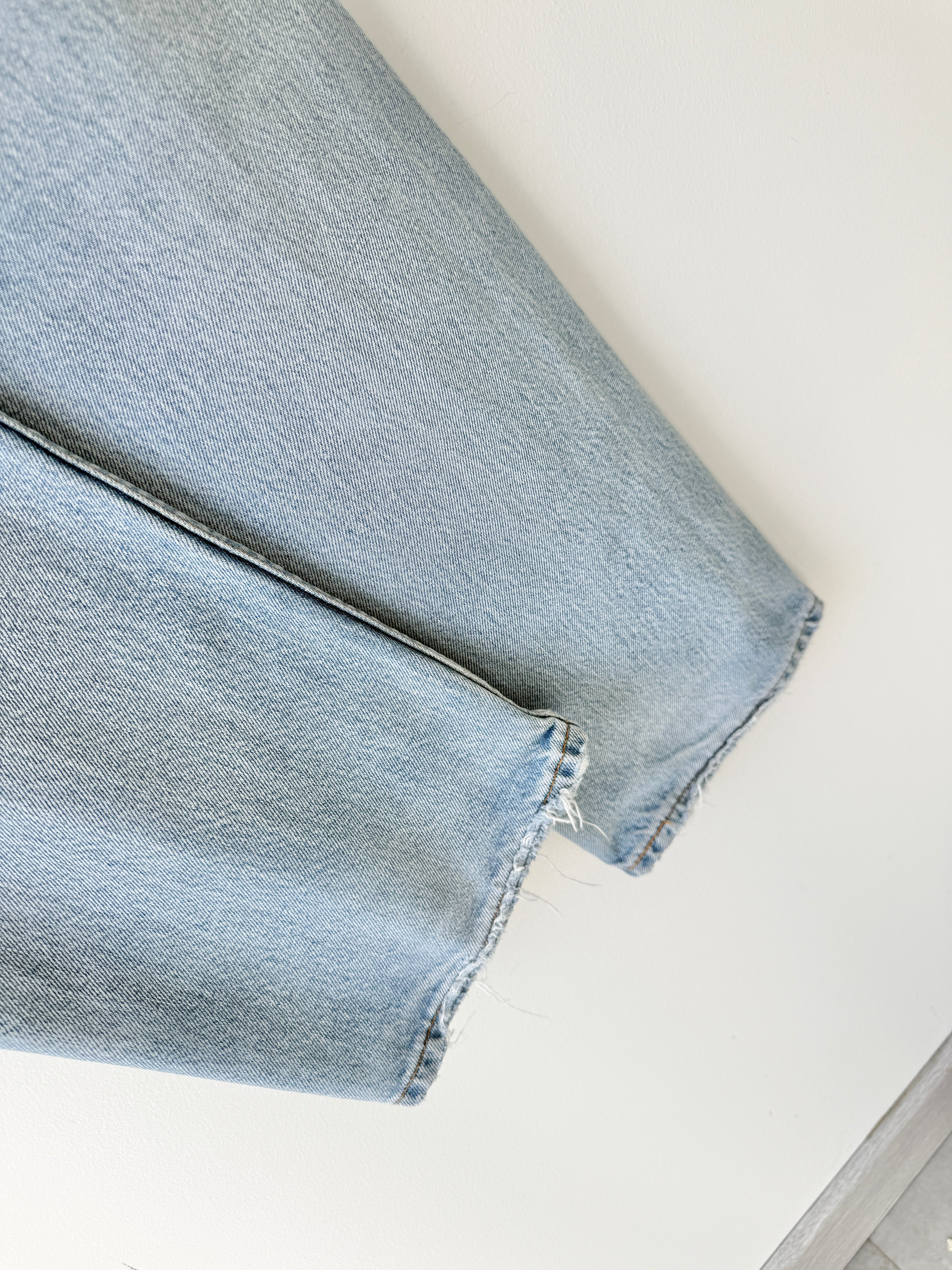 W29 L33 vintage Levis 501 29” measured light faded blue made in 90s