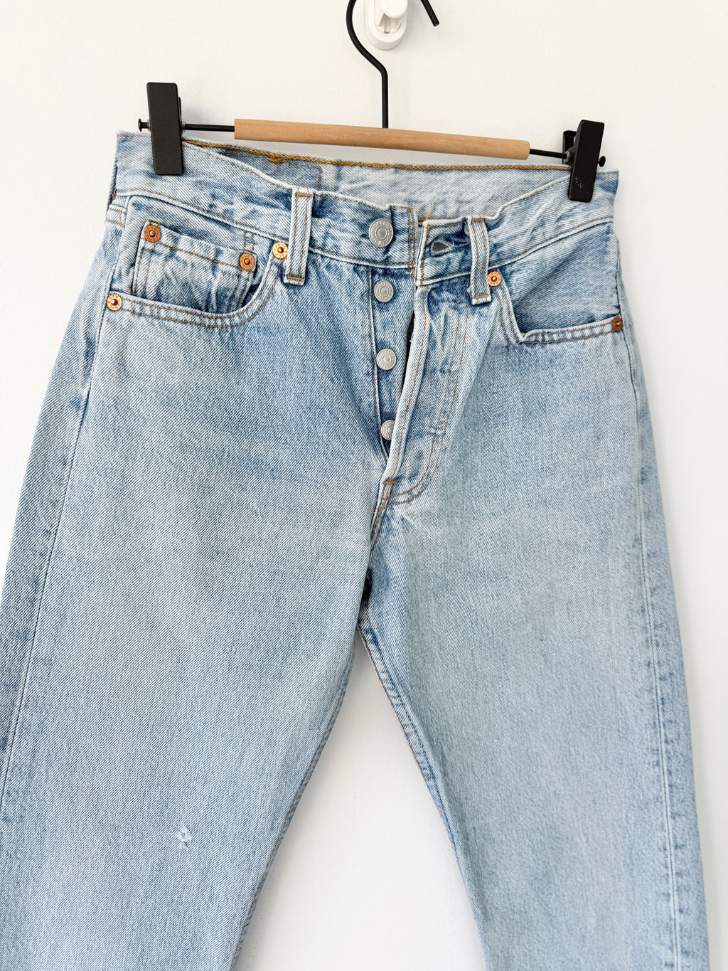 W24 L29 vintage Levis 501 23-24” measured light blue denim 90’s 501s