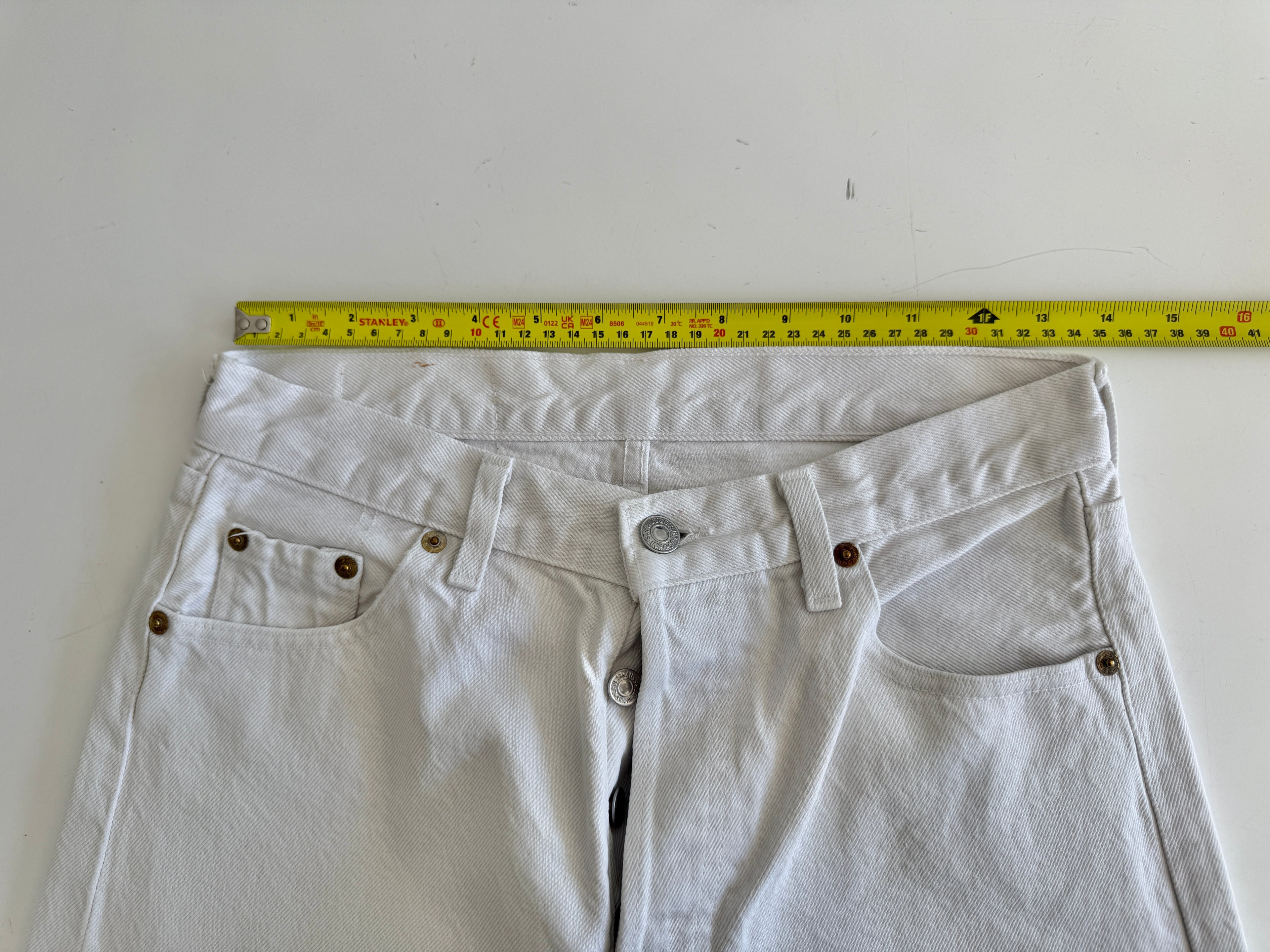 W28 L30 white vintage Levis 501 27/28” measured waist white 90s/80s 501s