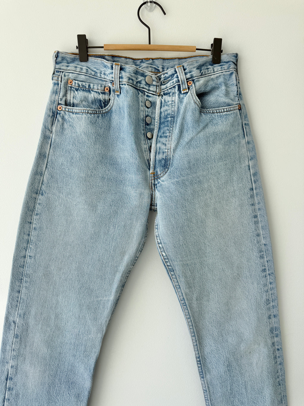 W29 L31 vintage Levis 501 29” measured waist light faded blue USA 90s 501s