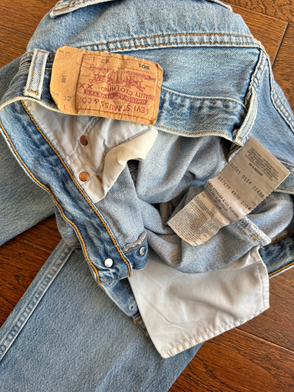 Soft W32 L31 vintage Levis 501s 31/32” measured medium blue faded Y2K 501s