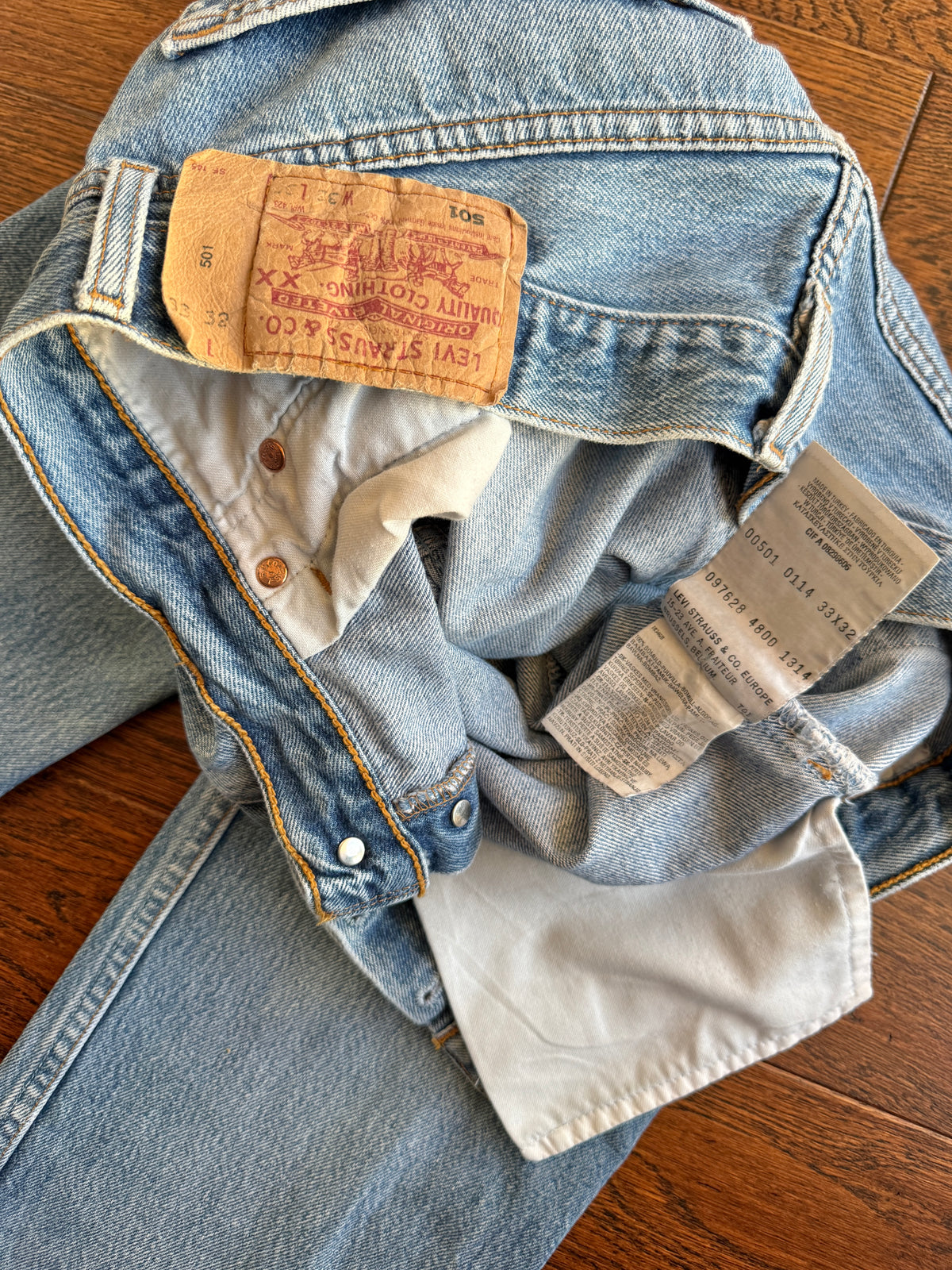Soft W32 L31 vintage Levis 501s 31/32” measured medium blue faded Y2K 501s
