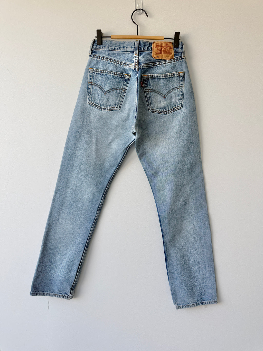 W26 L31 vintage Levis 501 25/26” measured waist medium light blue 501s Y2K wallet mark and cool fades nl
