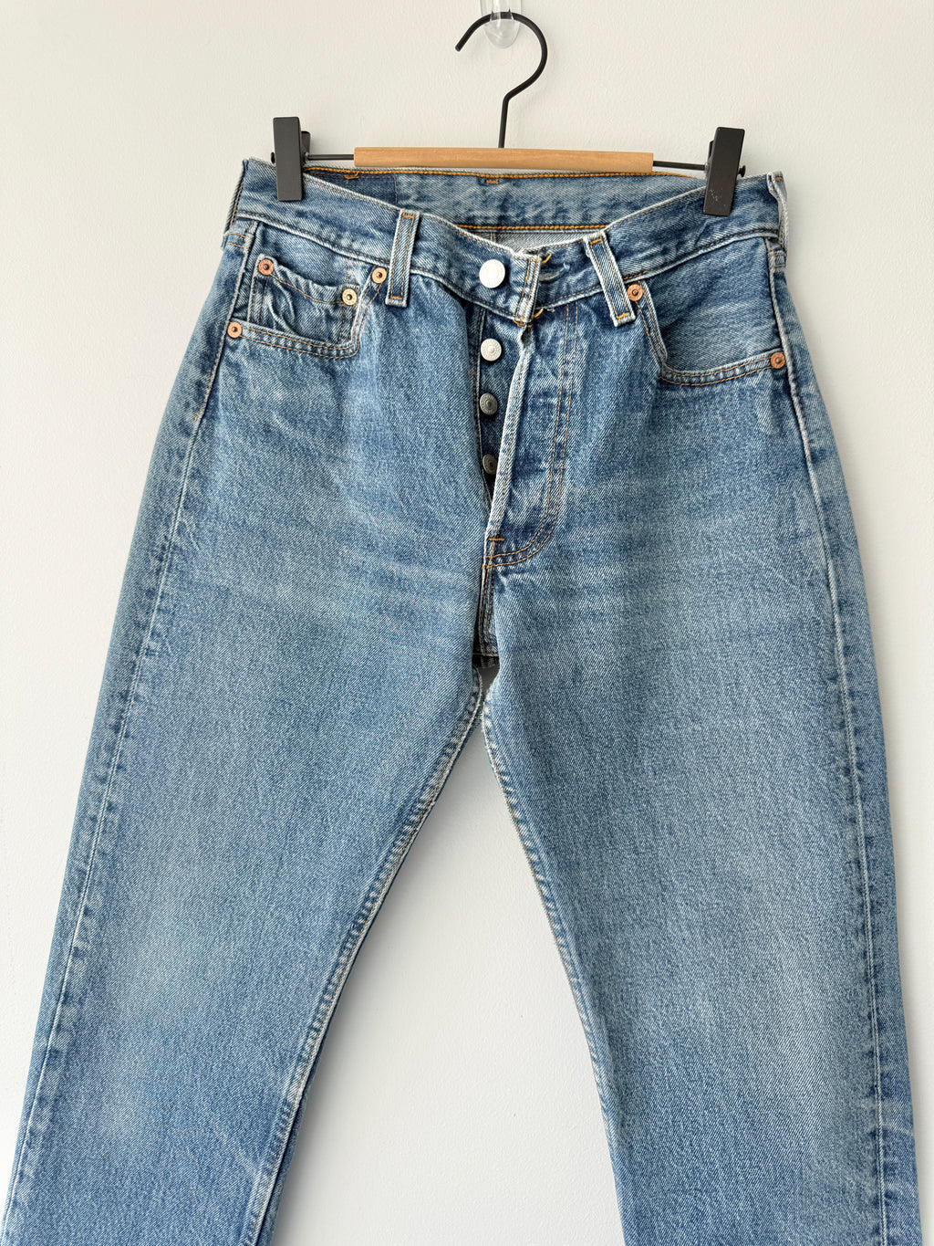 W26 L29 vintage Levis 501s 25/26” medium blue denim Levi’s 501s student fit 90s USA
