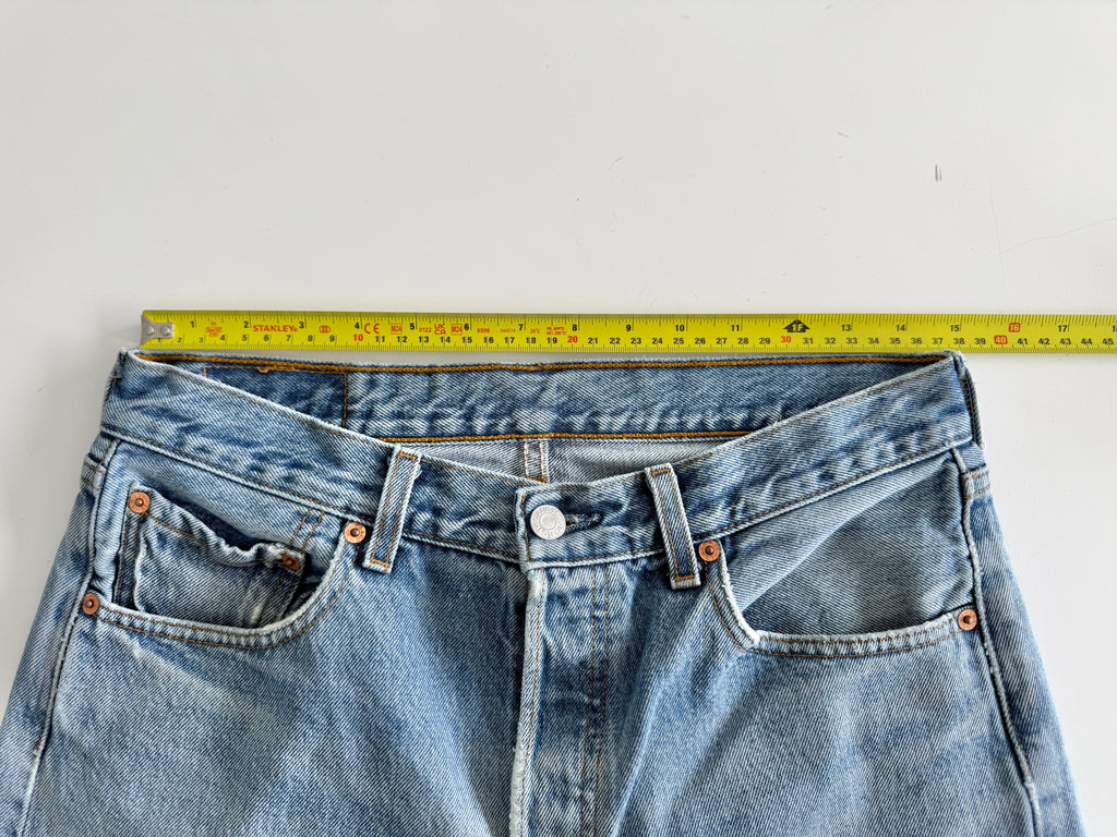 W30 L29 vintage Levis 501 29/30” measured unique faded blue denim 90s Levi’s 501s