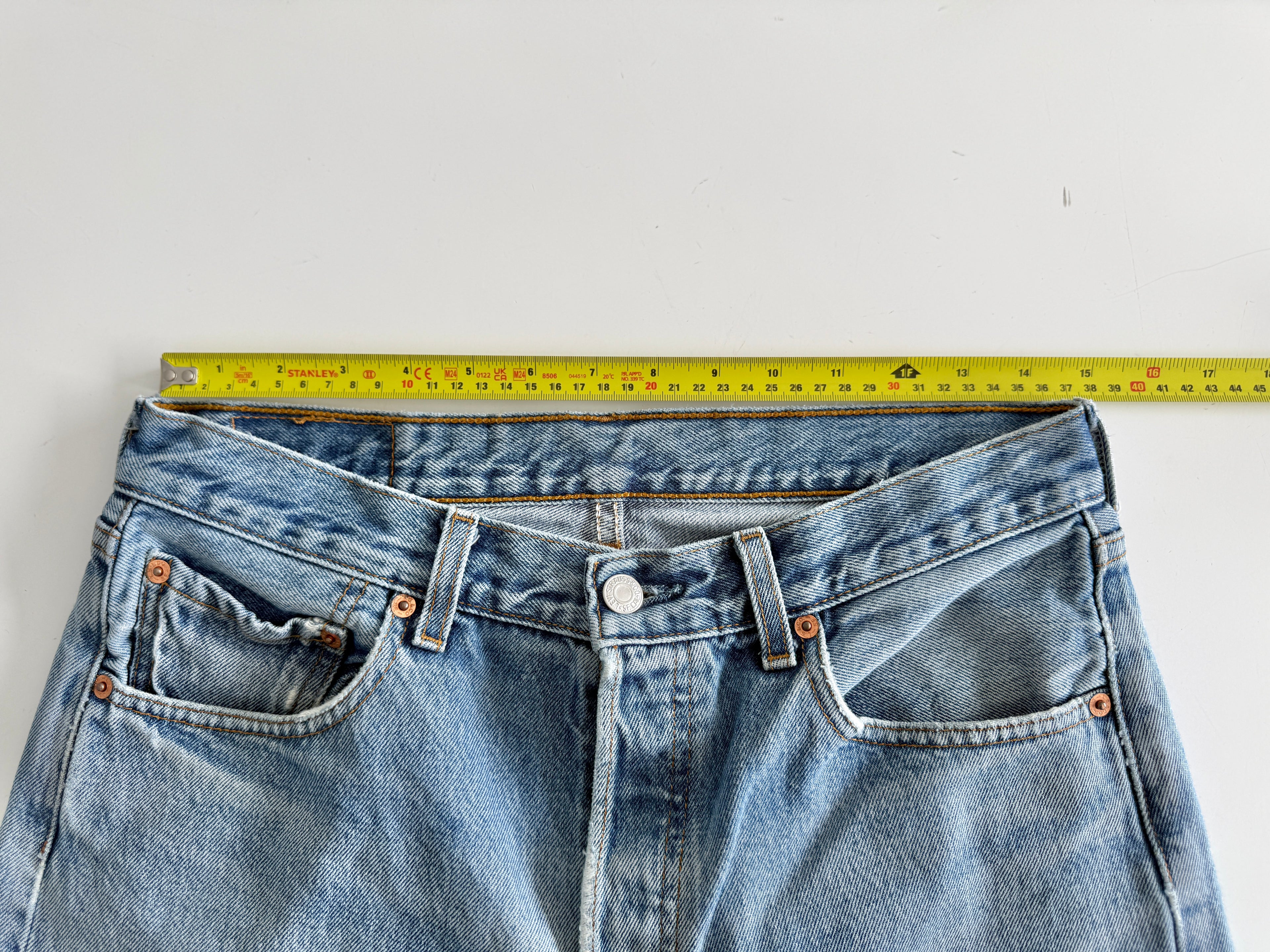 W30 L29 vintage Levis 501 29/30” measured unique faded blue denim 90s Levi’s 501s