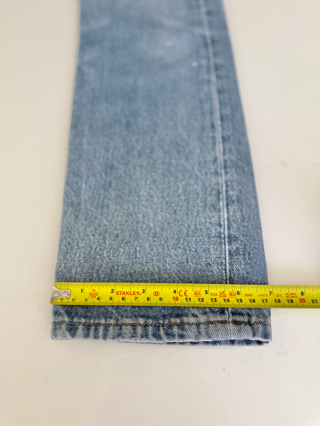 W23 L29 vintage Levis 501s 22-23” measured medium blue 90s Levi’s 501s