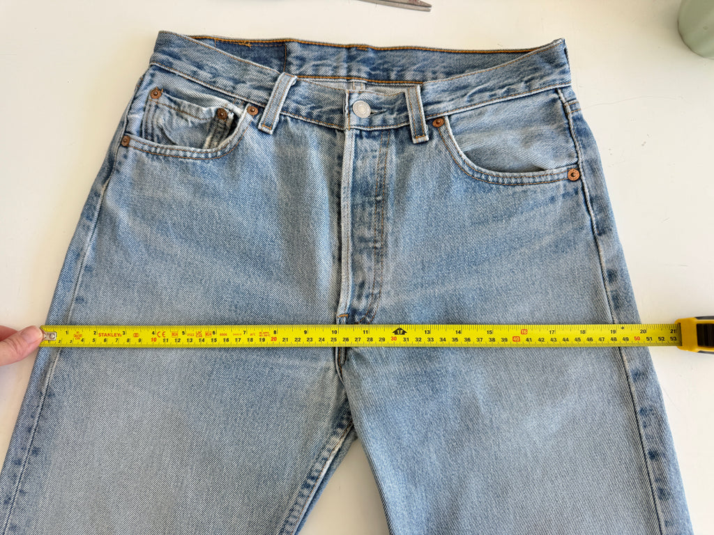 W29 L31 vintage Levis 501 28/29” measured fade light denim USA 501s Y2K