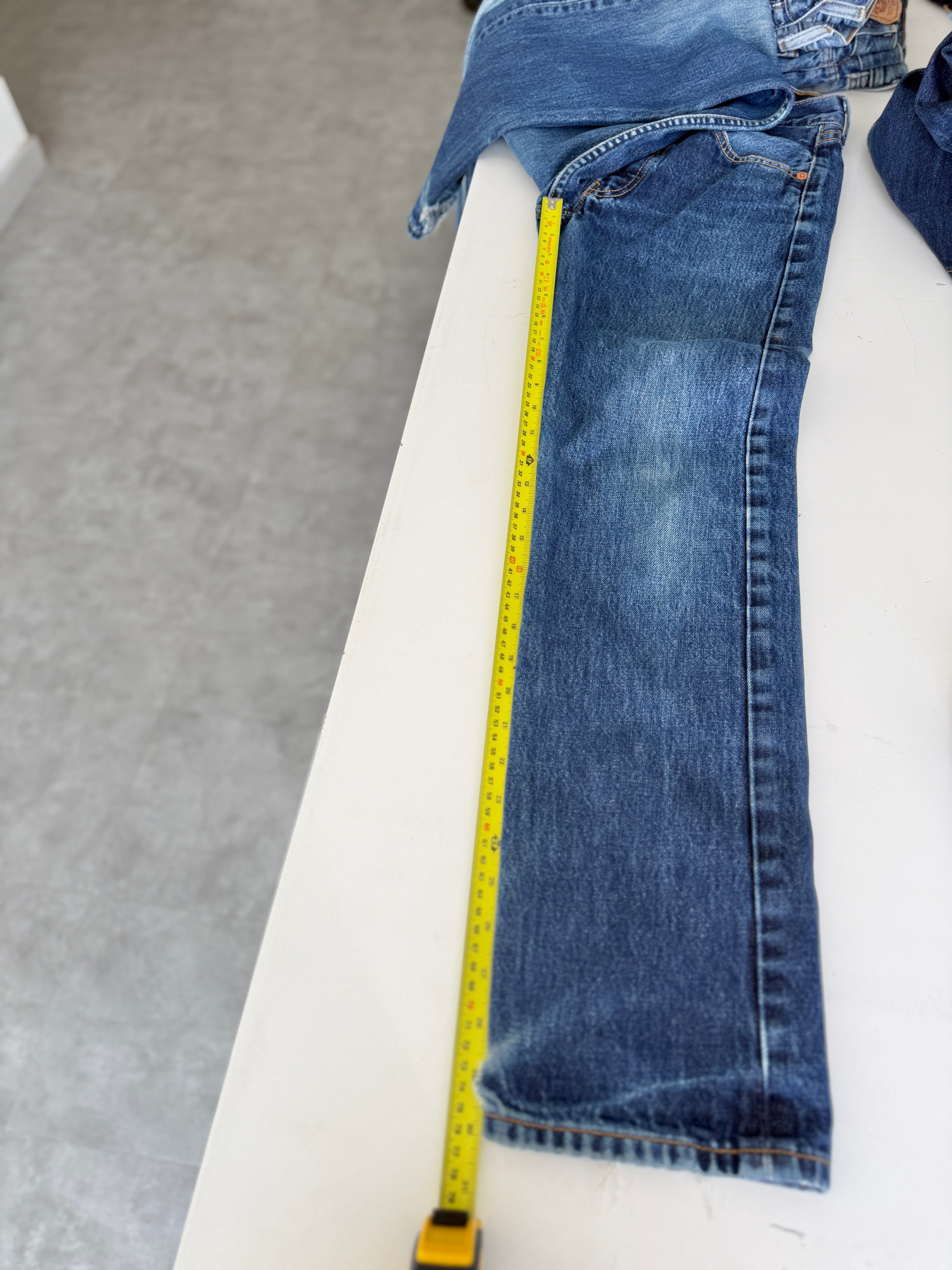 Soft W24 L30 vintage Levis 501s 23-24” measured dark indigo blue Y2K Levi’s 501s