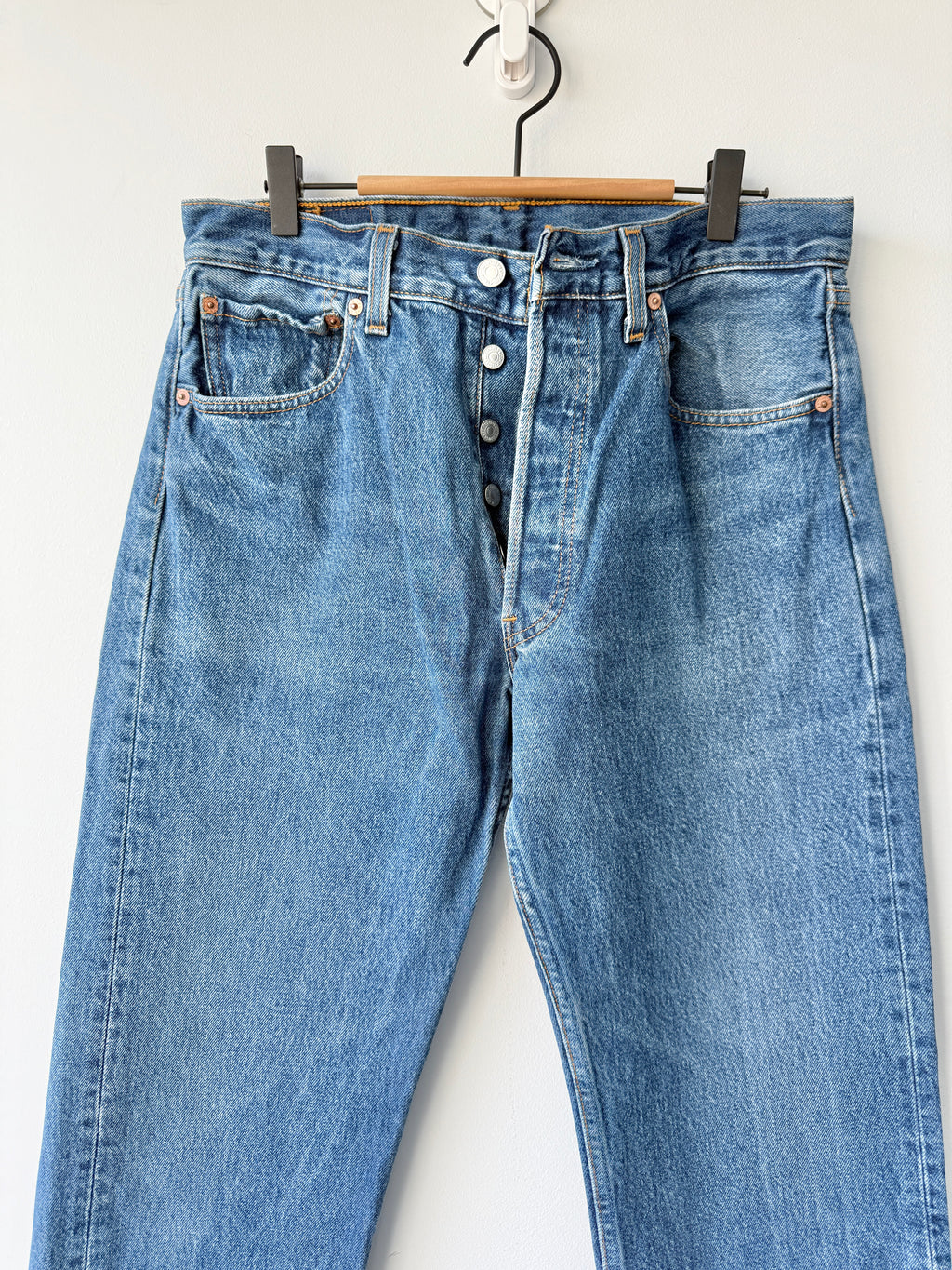 W31 L31 vintage Levis 501 30-31” measured dark blue made in 90s USA