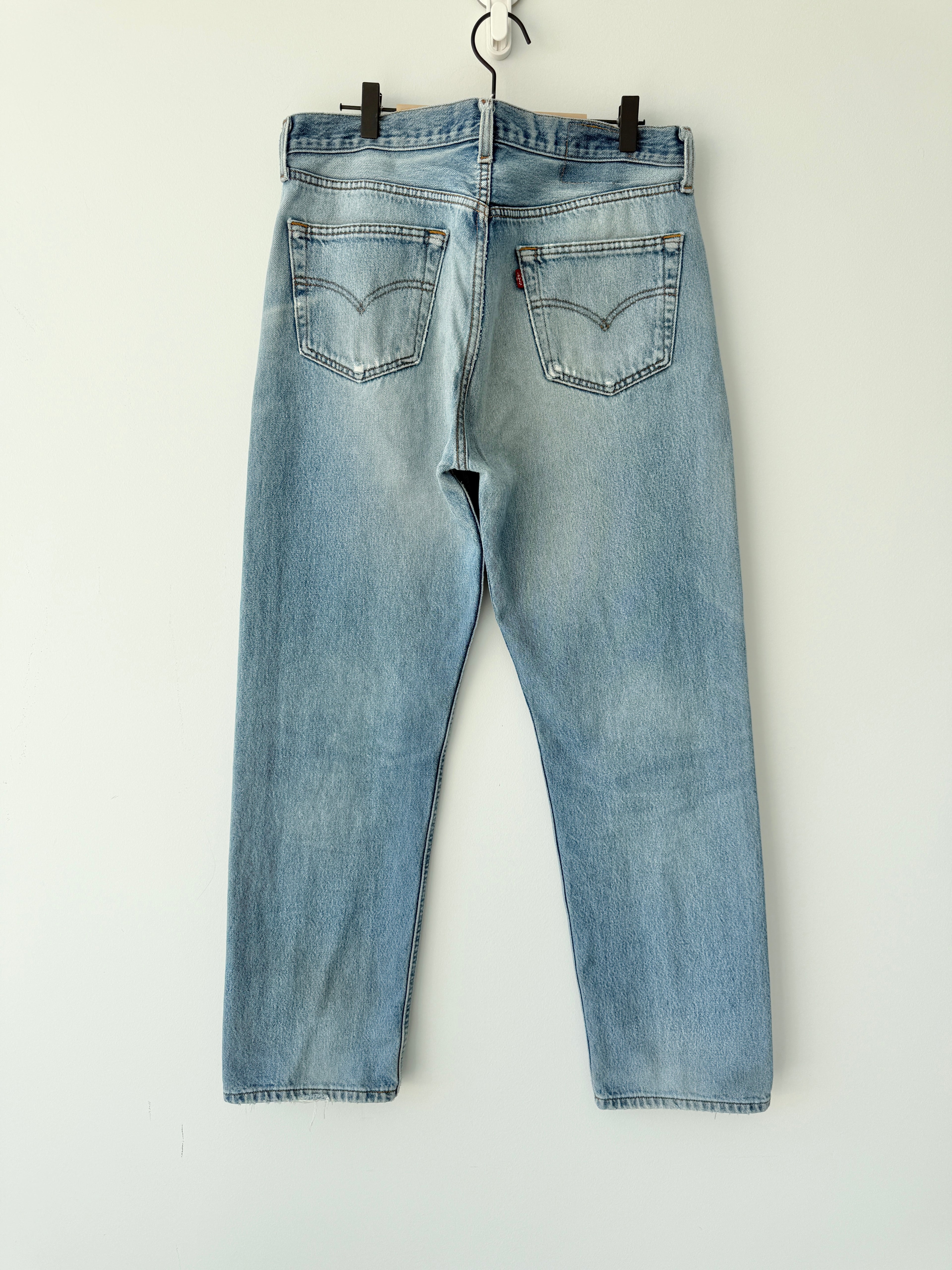 Soft W34 L30 vintage Levis 501 32-34” measured light medium blue faded denim Y2K 501s