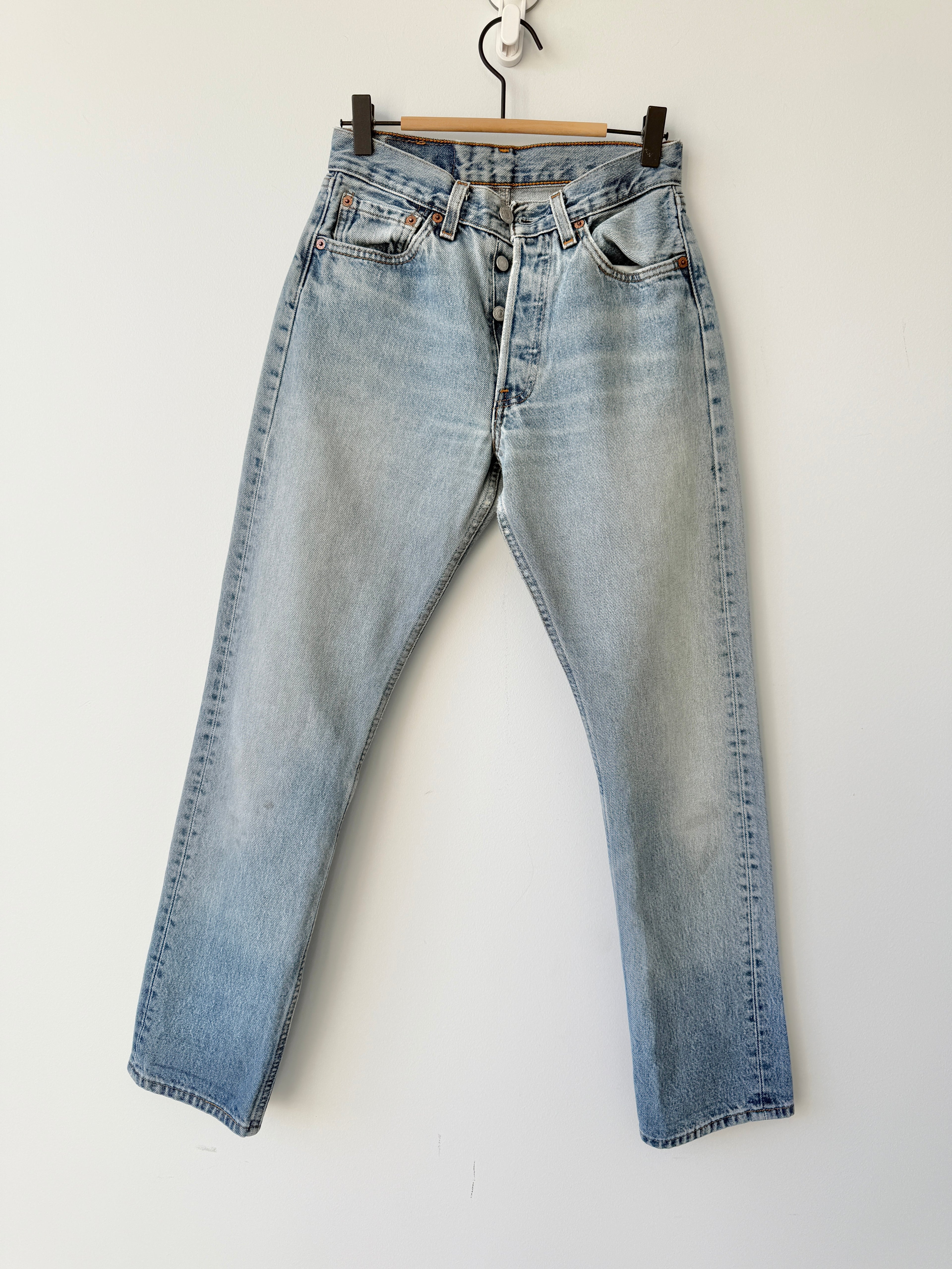 W25 L29 vintage Levis 501 24-25” measured “for women” light blue denim USA y2k