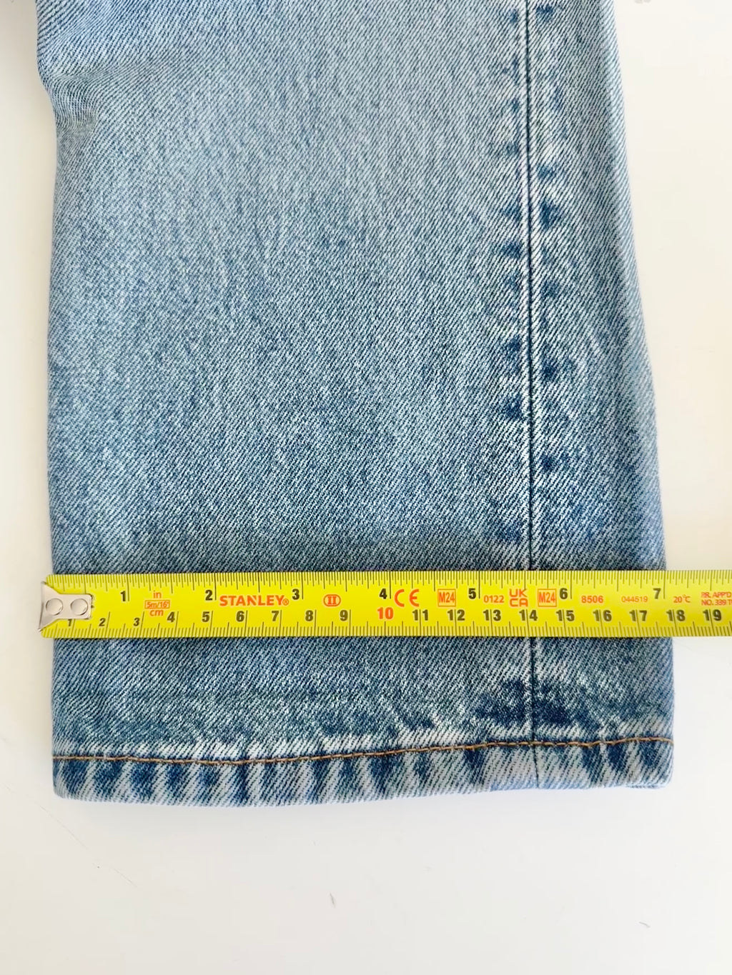 W25 L29 vintage Levis 501 24-25” measured “for women” light blue denim USA y2k