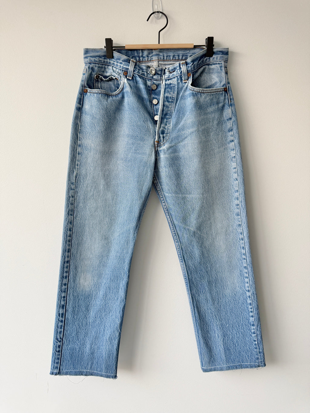 W31 L27 vintage Levis 501s 30/31” measured medium faded blue faded  80s 501s USA