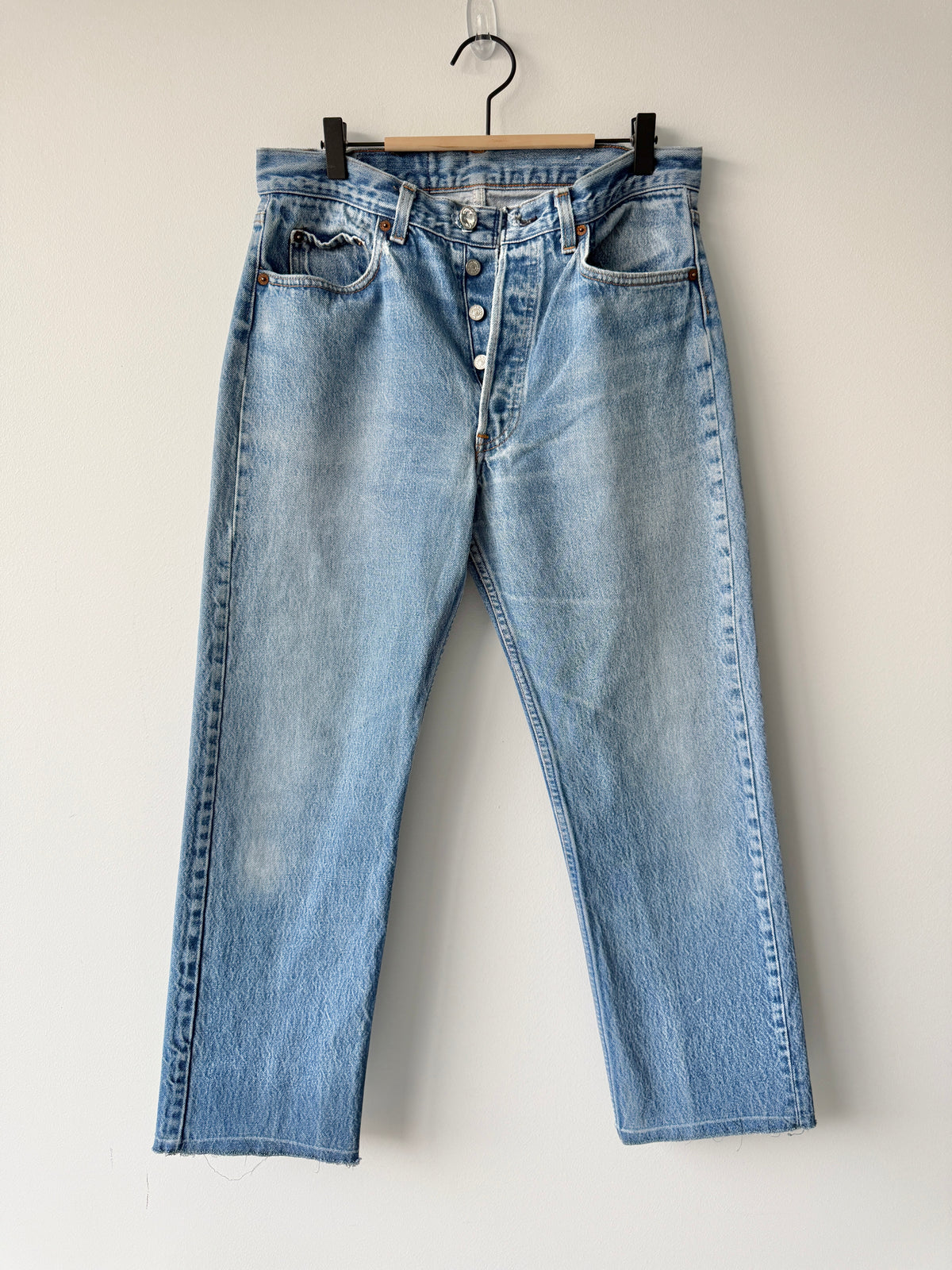 W31 L27 vintage Levis 501s 30/31” measured medium faded blue faded  80s 501s USA