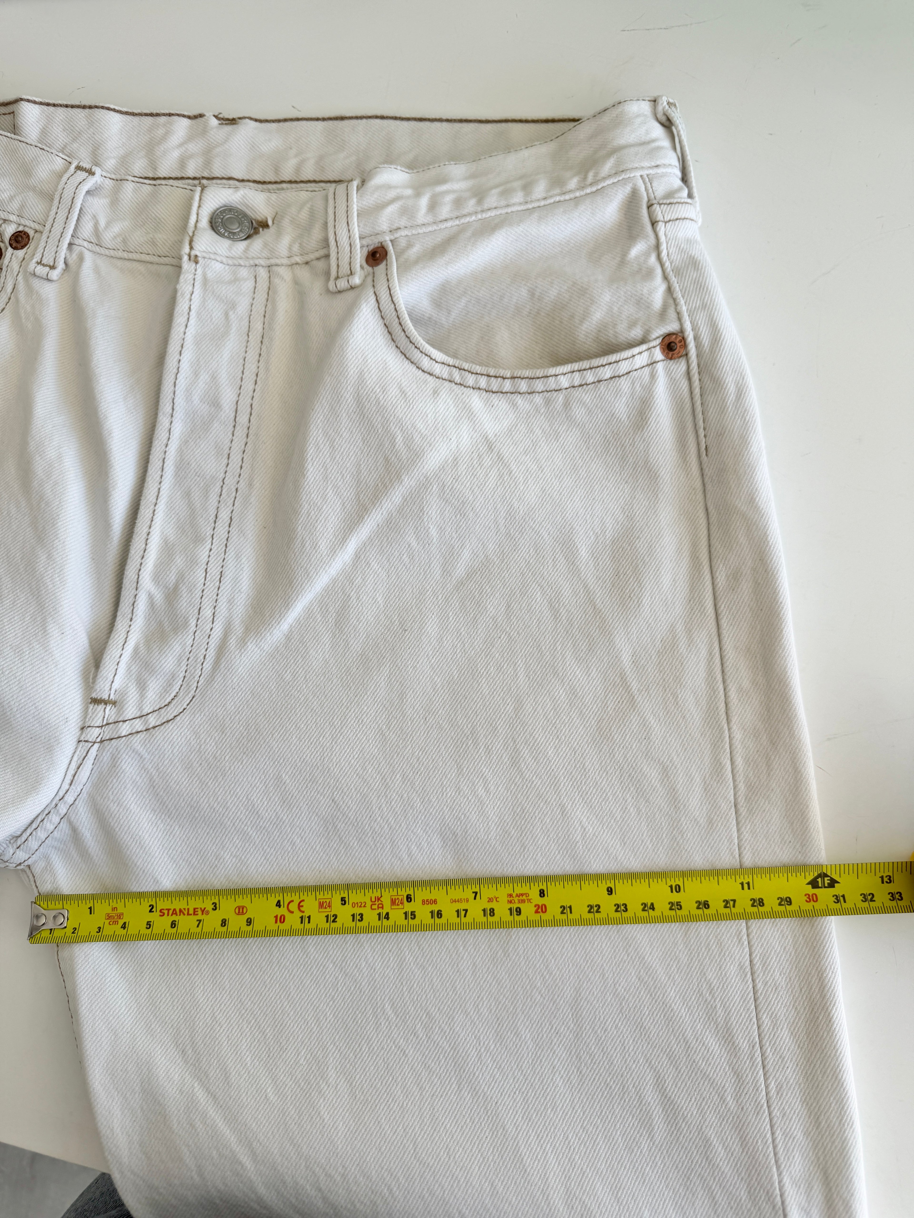 W31 L30 vintage Levis 501 30/31” measured white denim 90s Levi’s 501s
