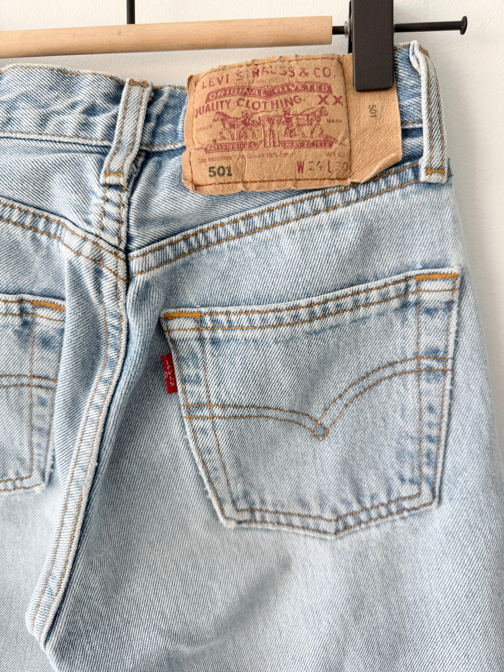 W22 L29 vintage Levis 501 22” measured light blue faded denim 90s 501s