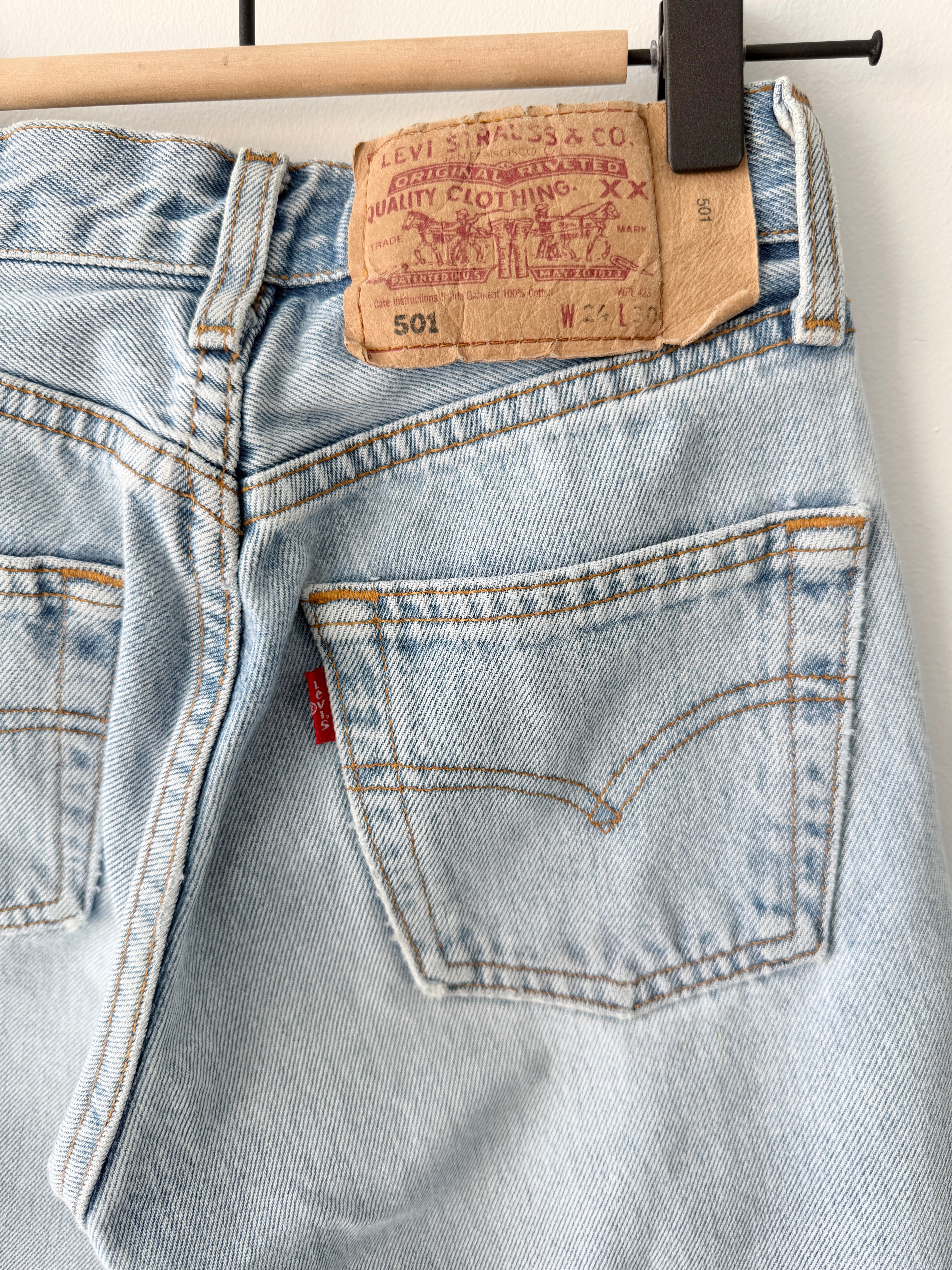 W22 L29 vintage Levis 501 22” measured light blue faded denim 90s 501s
