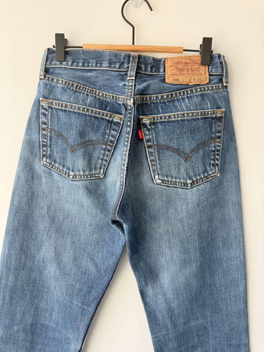 W27 L30 vintage Levis 501 26/27” measured waist dark faded blue 501s Y2K