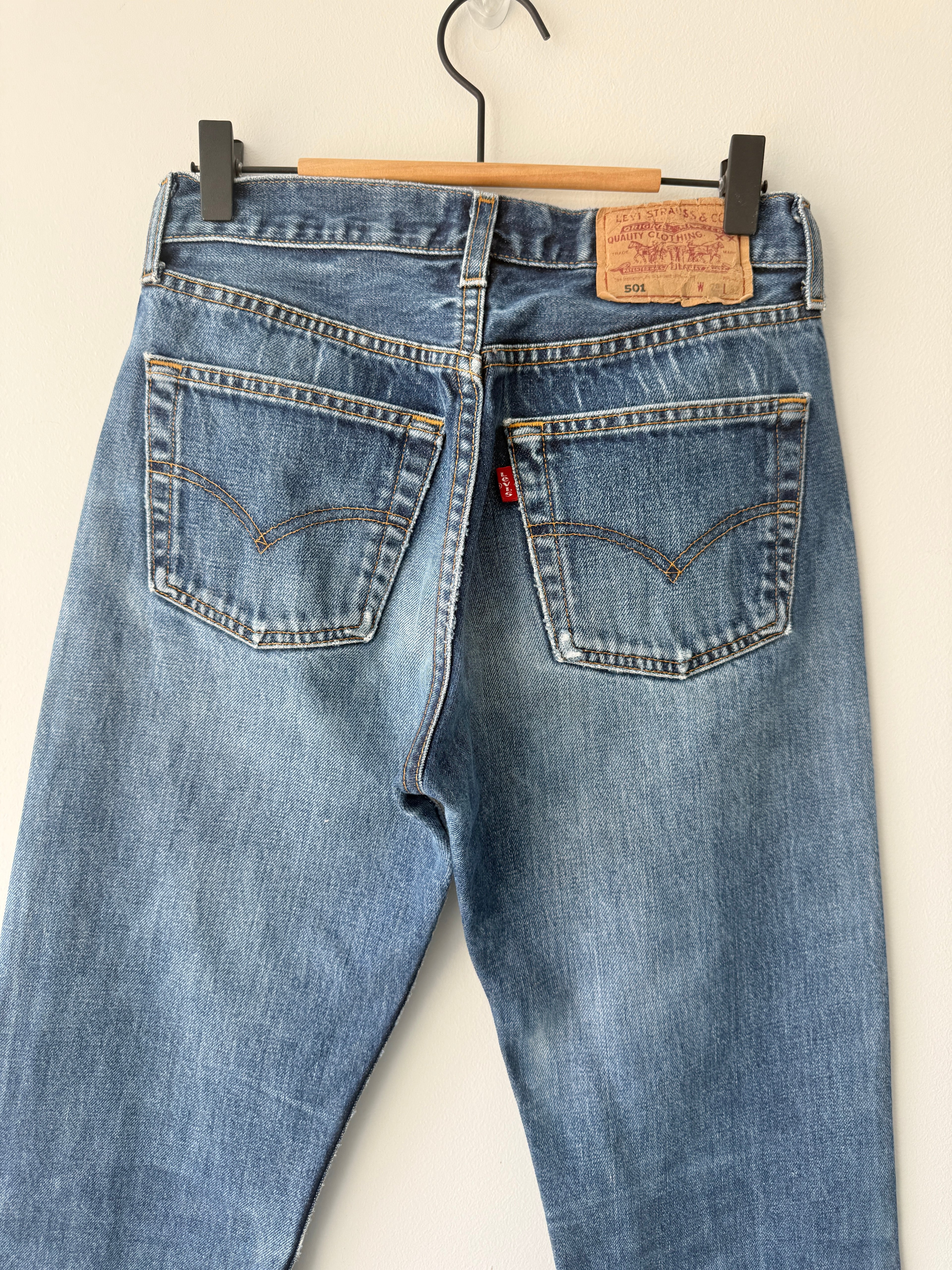 W27 L30 vintage Levis 501 26/27” measured waist dark faded blue 501s Y2K
