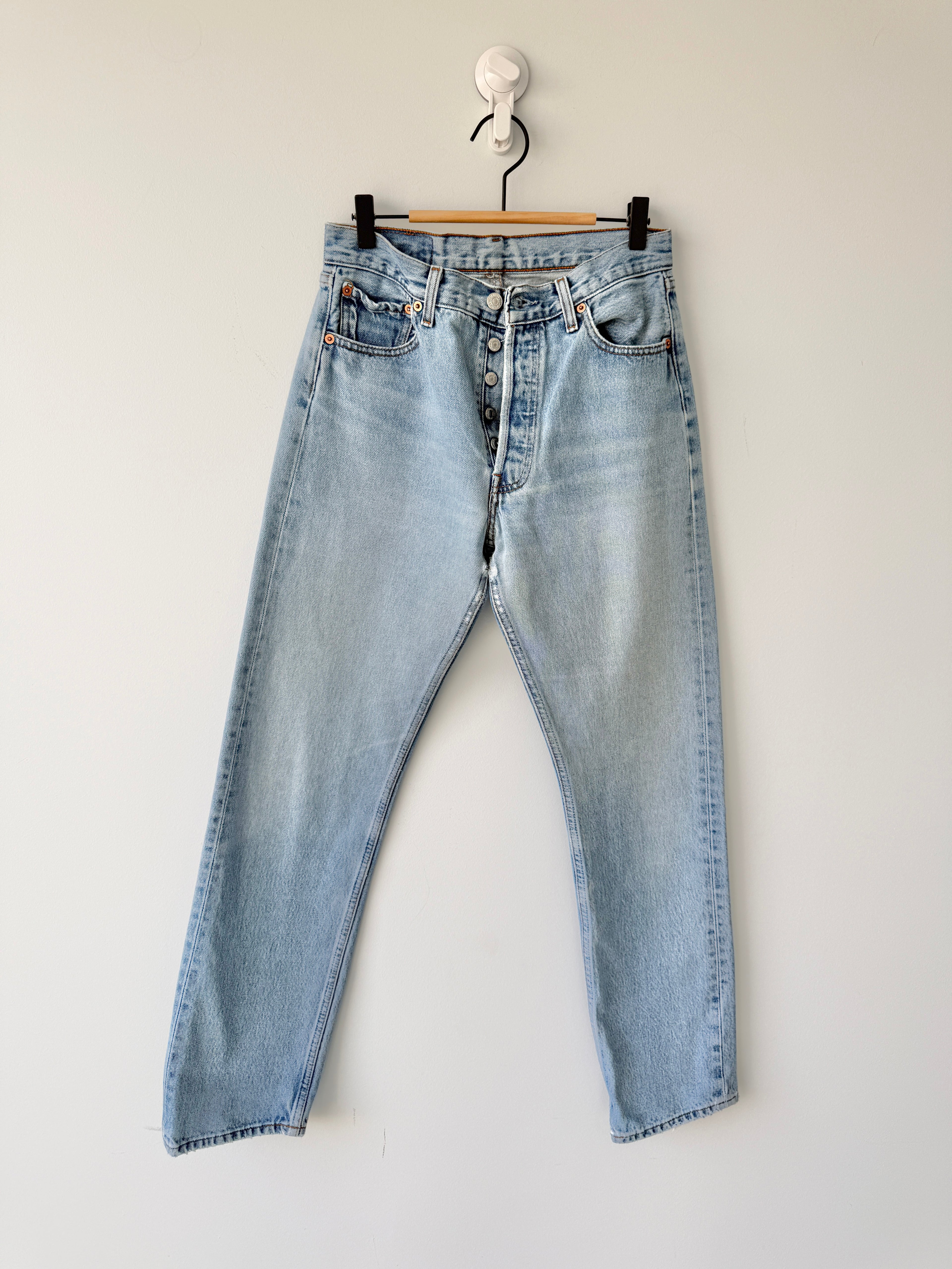W28 L30 vintage Levis 501 27-28” measured light faded blue 90s Levi’s 501s