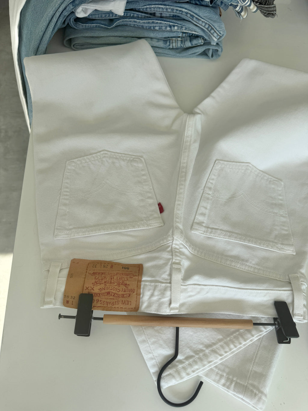 W27 L31 vintage Levis 501 26/27” measured waist white 501s 90s USA denim