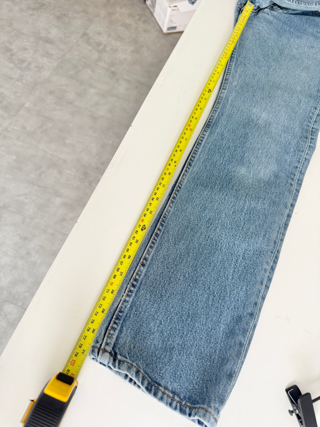 W25 L30 vintage Levis 501 24-25” medium blue 90s Levi’s 501s