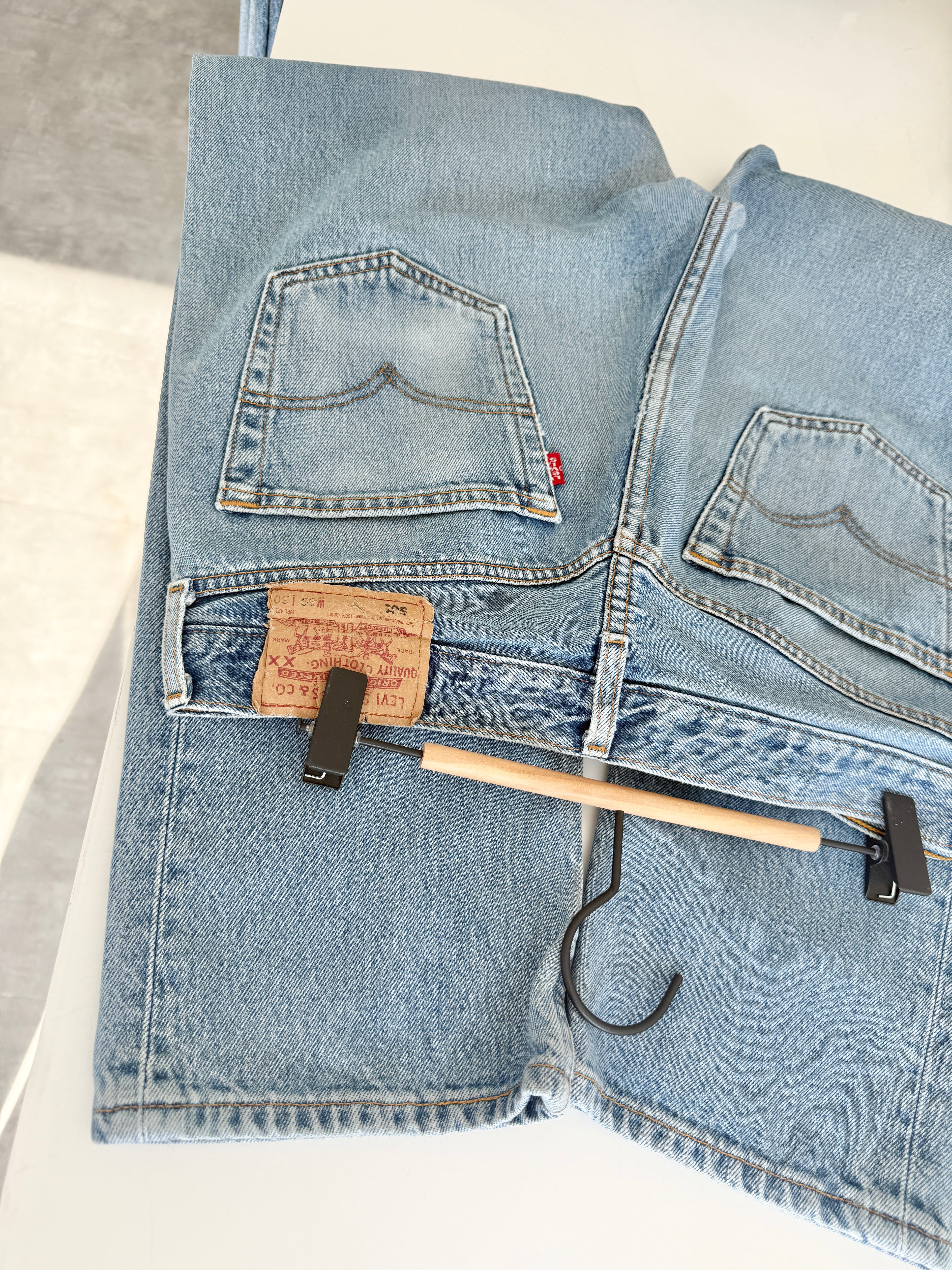 W31 L29 vintage Levis 501 30/31” measured waist medium faded blue wallet mark Y2K 501s