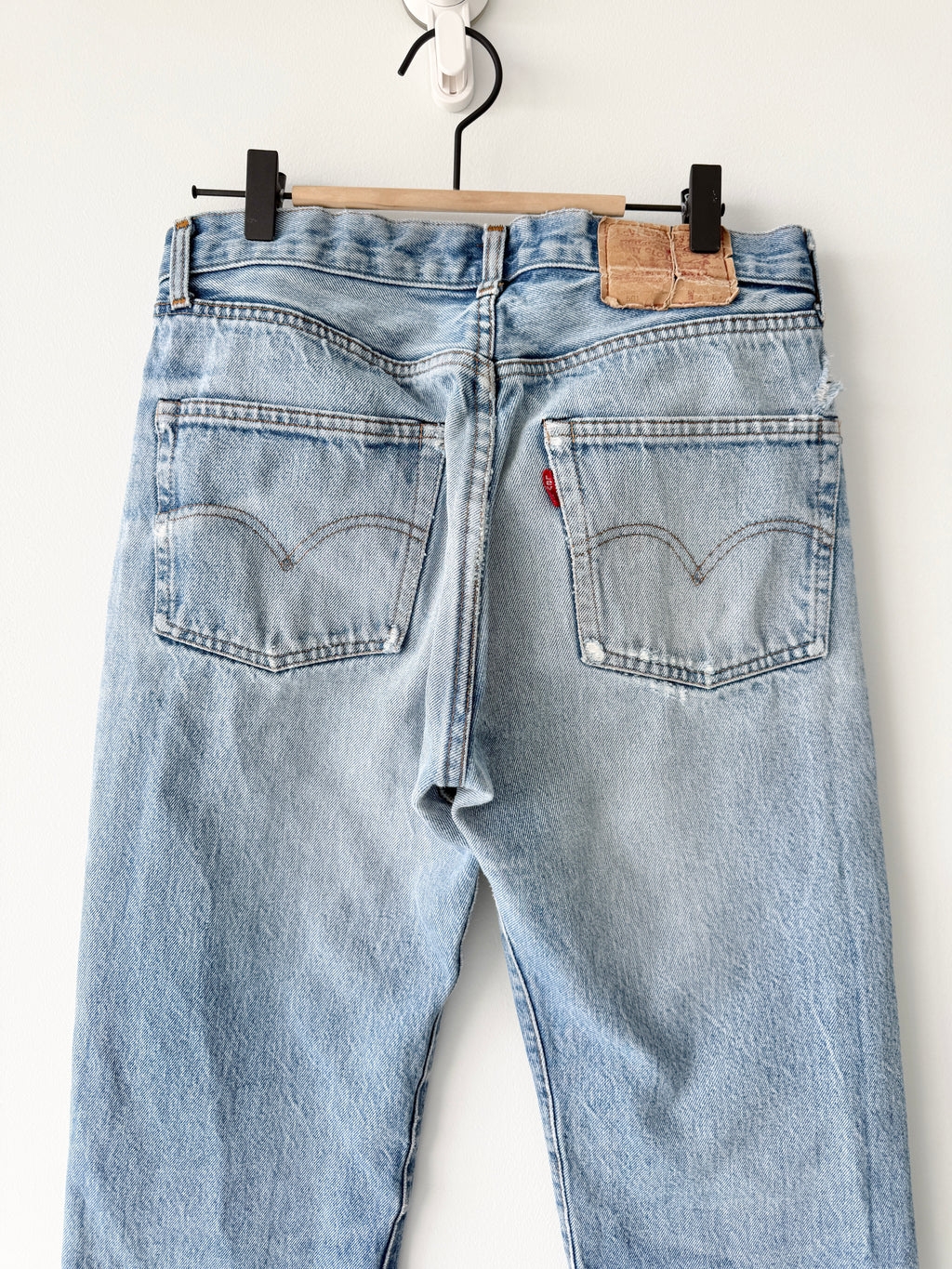W30 L30 vintage Levis 501 29-30” measured distressed light blue denim 80s 501s