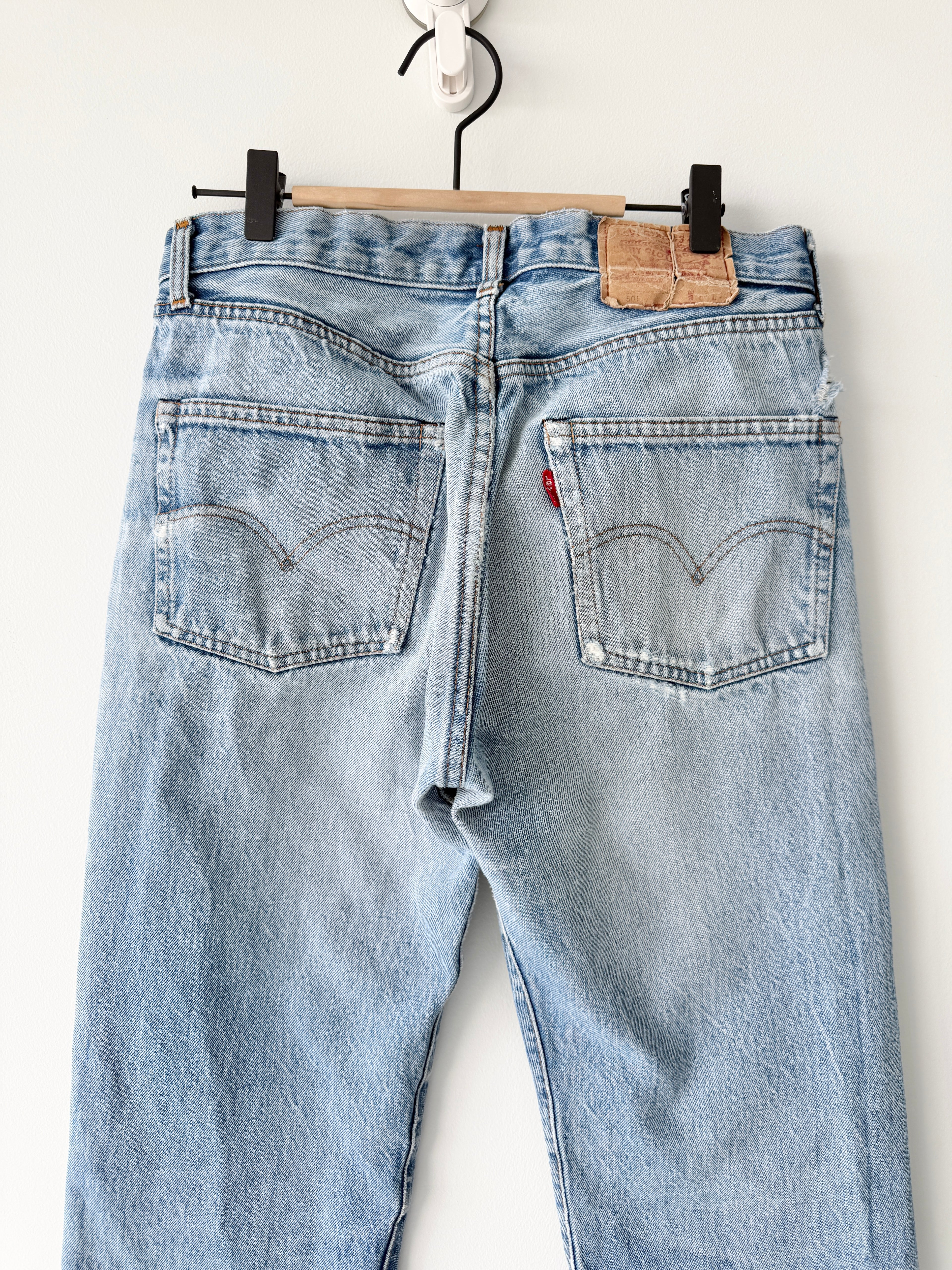 W30 L30 vintage Levis 501 29-30” measured distressed light blue denim 80s 501s