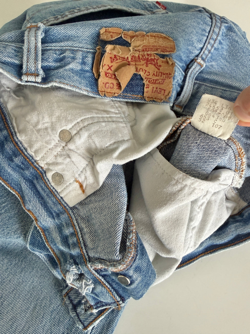 W31 L27 vintage Levis 501s 30/31” measured medium faded blue faded  80s 501s USA