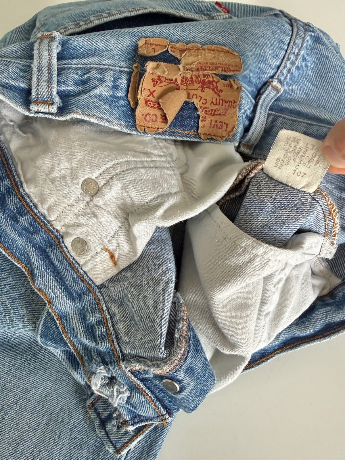 W31 L27 vintage Levis 501s 30/31” measured medium faded blue faded  80s 501s USA