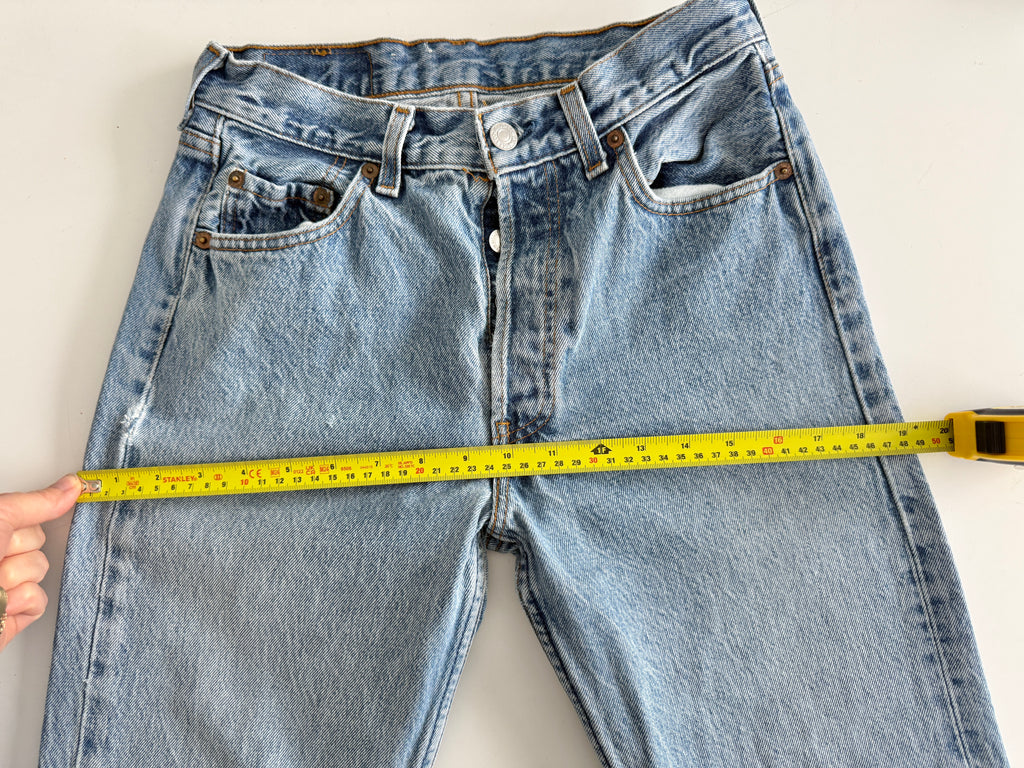 W25 L32 vintage Levis 501 25” measured waist blue 501s made in 80s