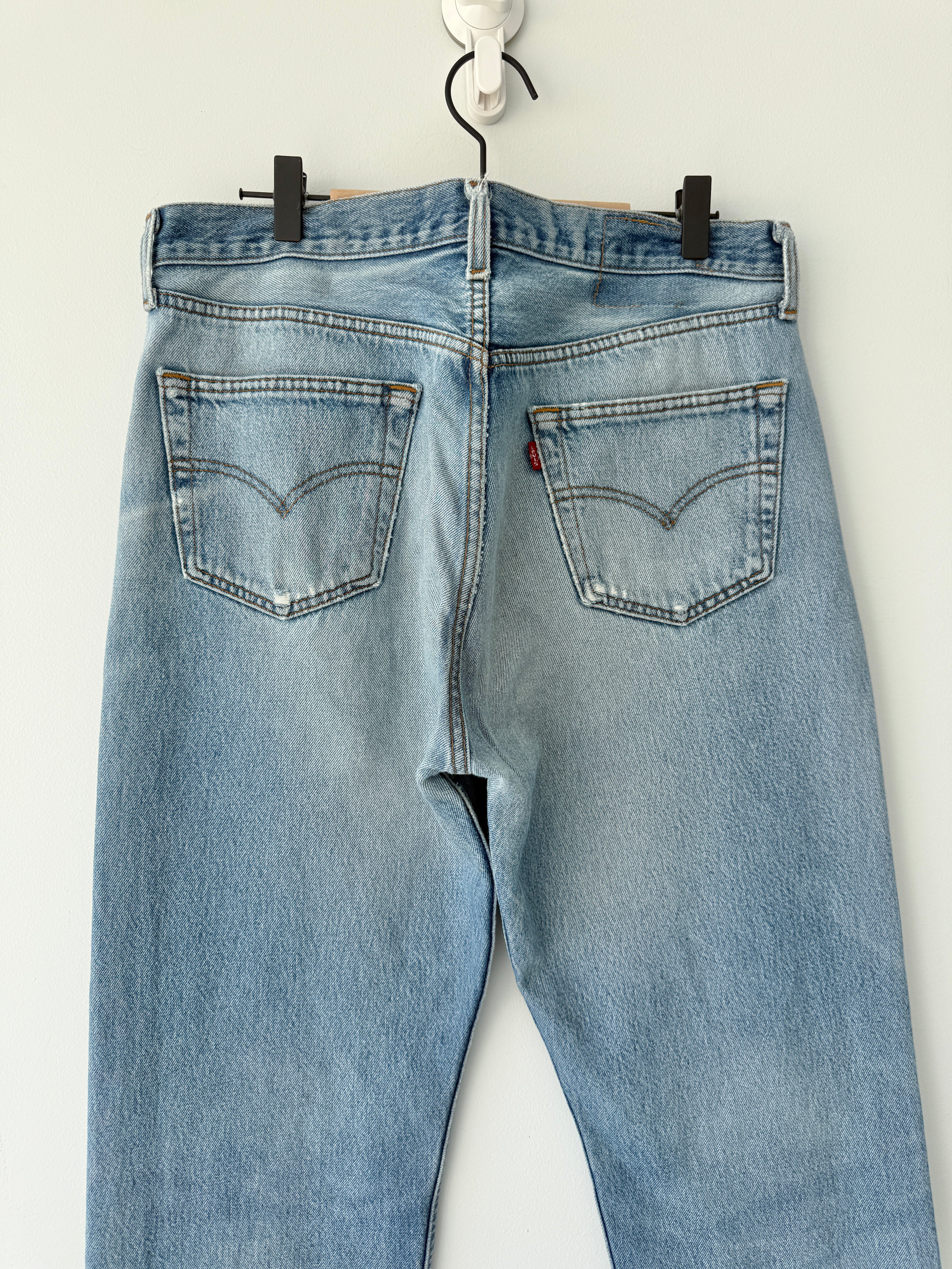 Soft W34 L30 vintage Levis 501 32-34” measured light medium blue faded denim Y2K 501s