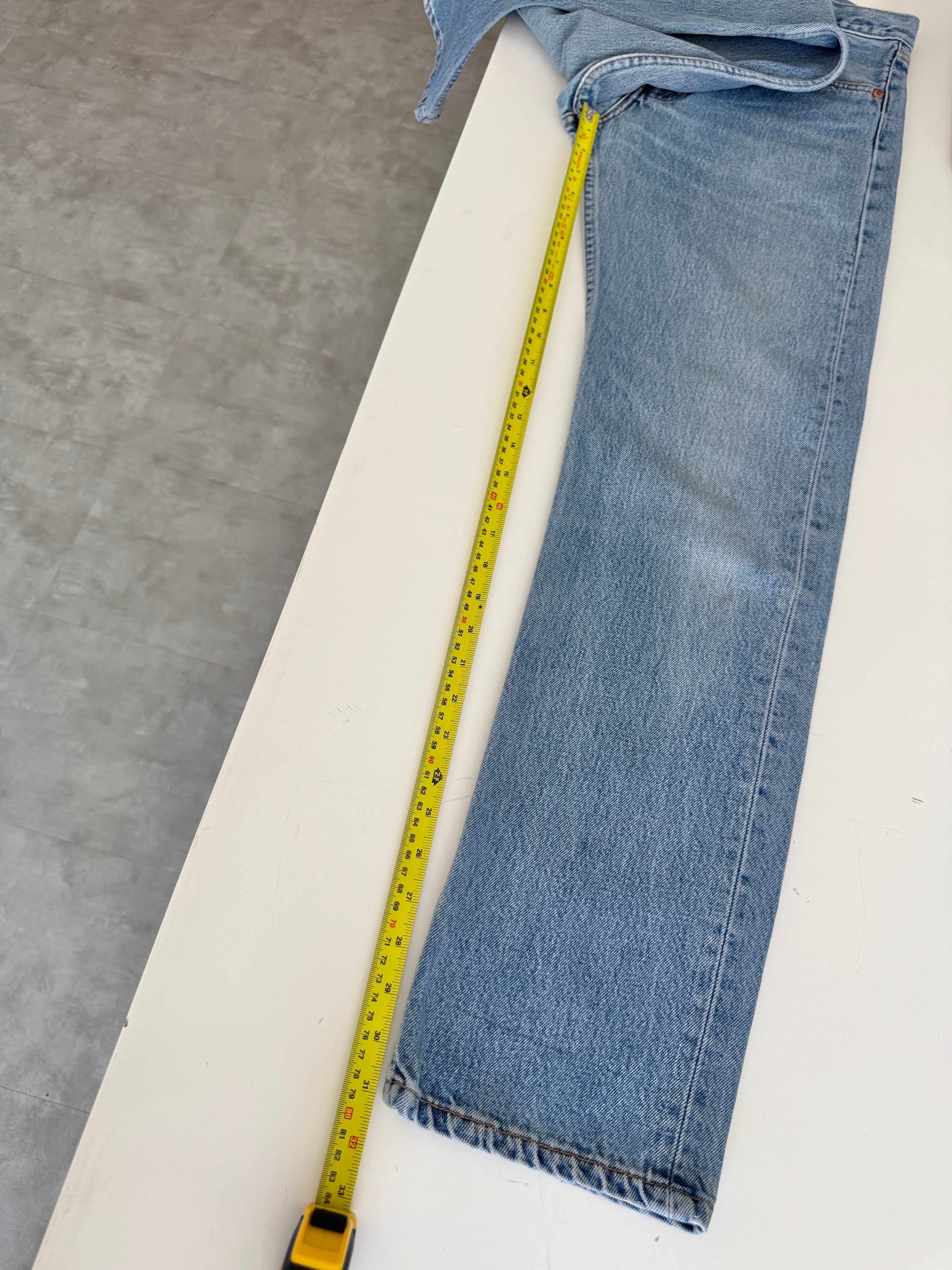 W28 L31 vintage Levis 501 27/28” measured waist medium blue 90s USA  501s