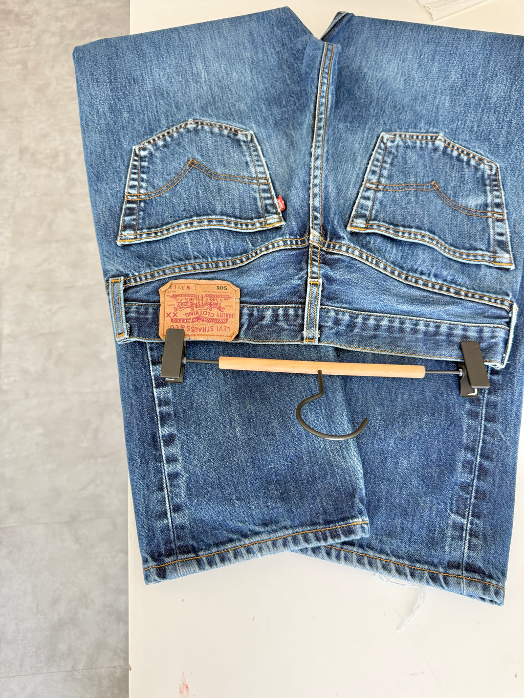 W29 L30 vintage Levis 501 29” measured waist dark indigo faded blue 501s Y2K
