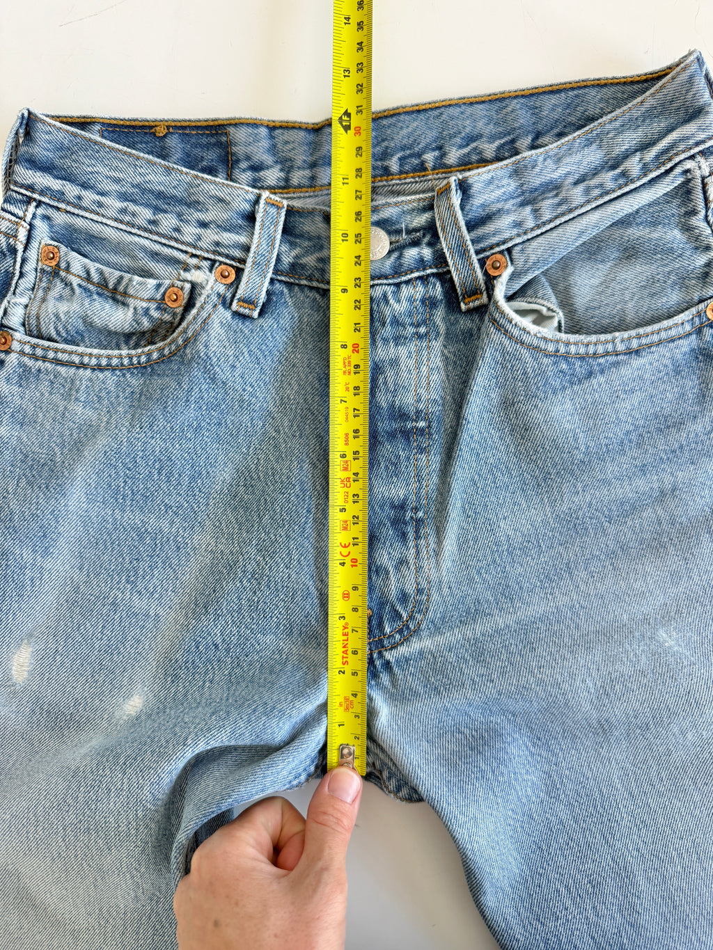 W26 L31 vintage Levis 501 25/26” measured waist medium light blue 501s Y2K wallet mark and cool fades nl