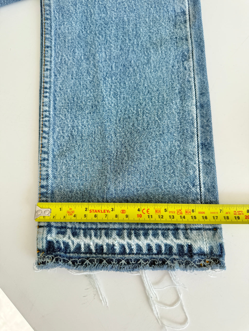W22 L28 vintage Levis 501 22” measured waist medium faded 501s 90s denim